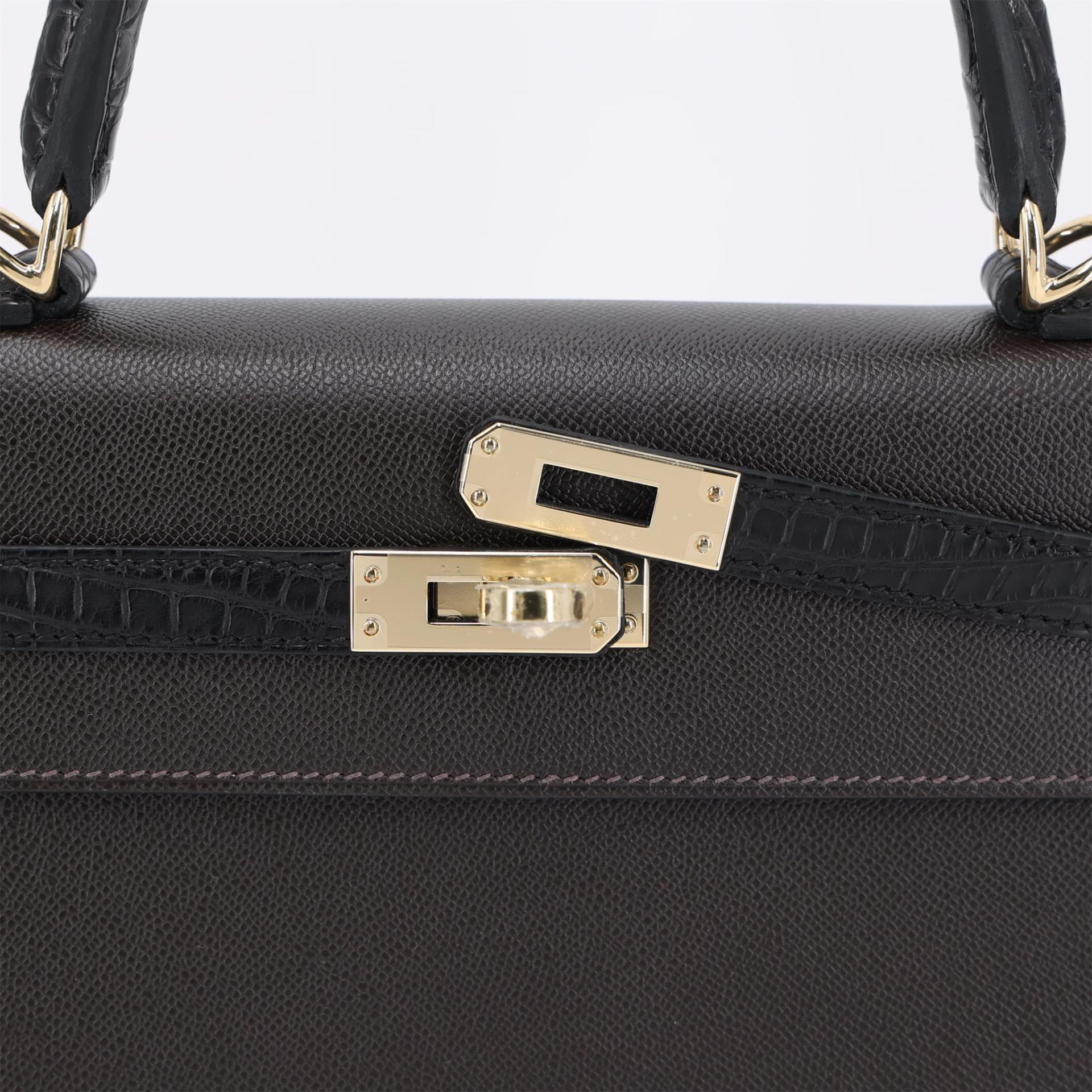 Brand New ( Rank N ) HERMÈS Kelly 25 Sellier Touch Bai Brun（T3） Noir (89) Matte Alligator Madame Permabrass hardware G (2026) - 8
