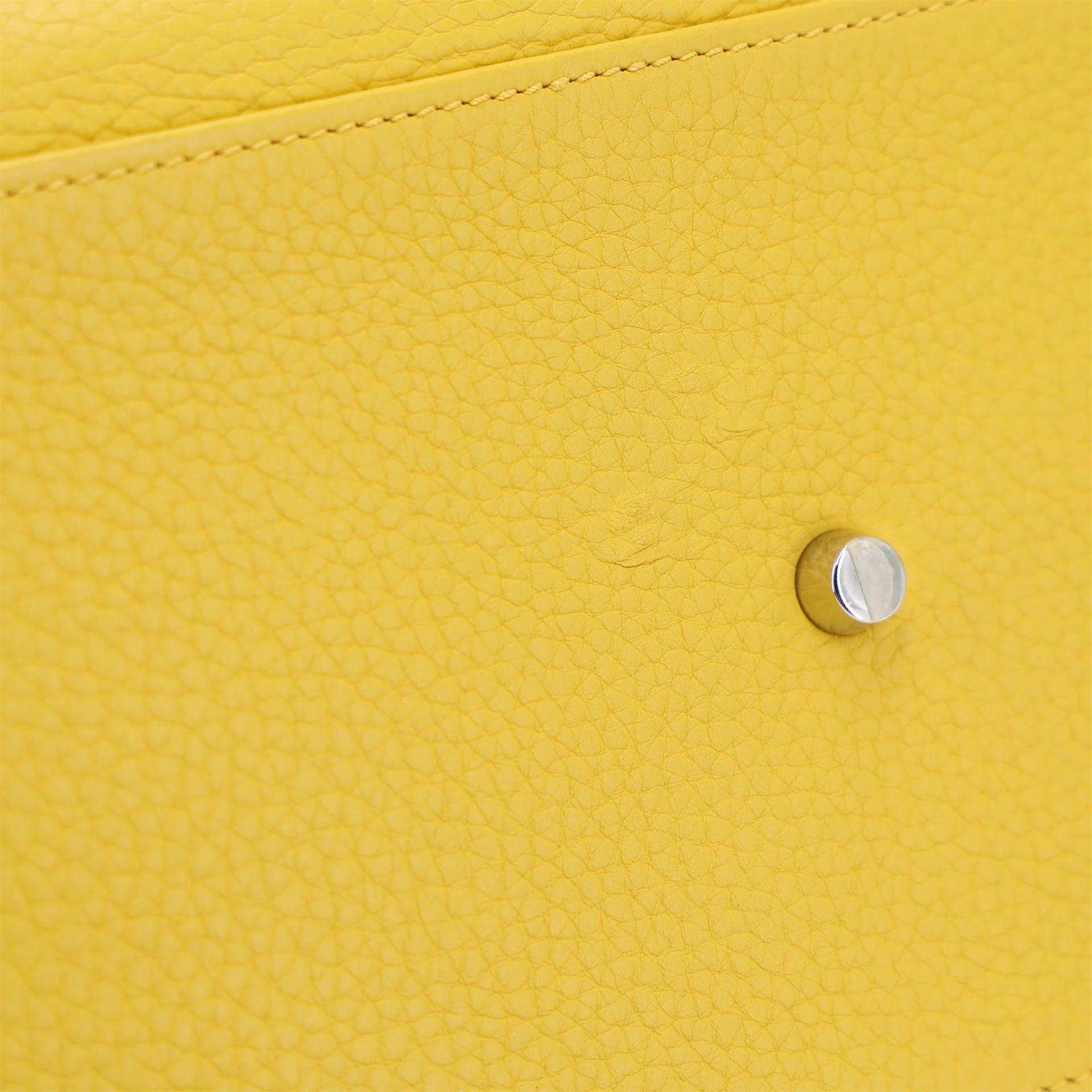 Very Good ( Rank A) HERMÈS Shoulder Kelly 42 Soleil (9H) Clemence Palladium hardware Square M (2009) - 10