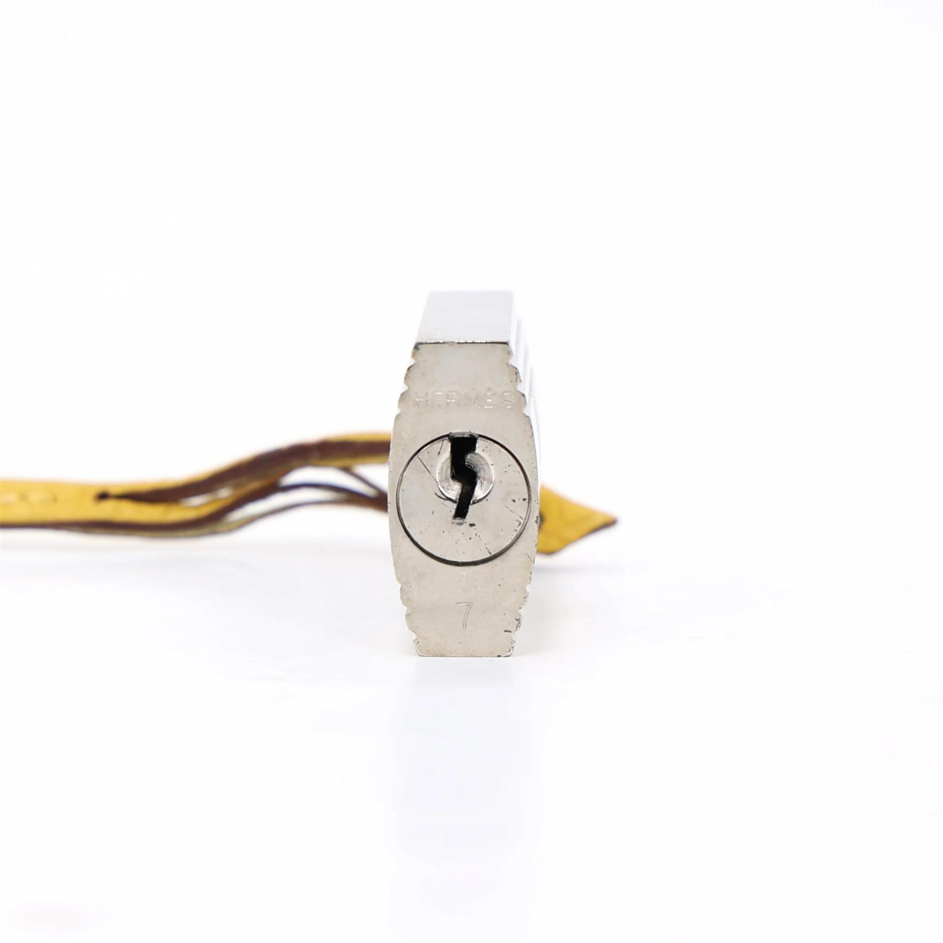 Very Good ( Rank A) HERMÈS Shoulder Kelly 42 Soleil (9H) Clemence Palladium hardware Square M (2009) - 24