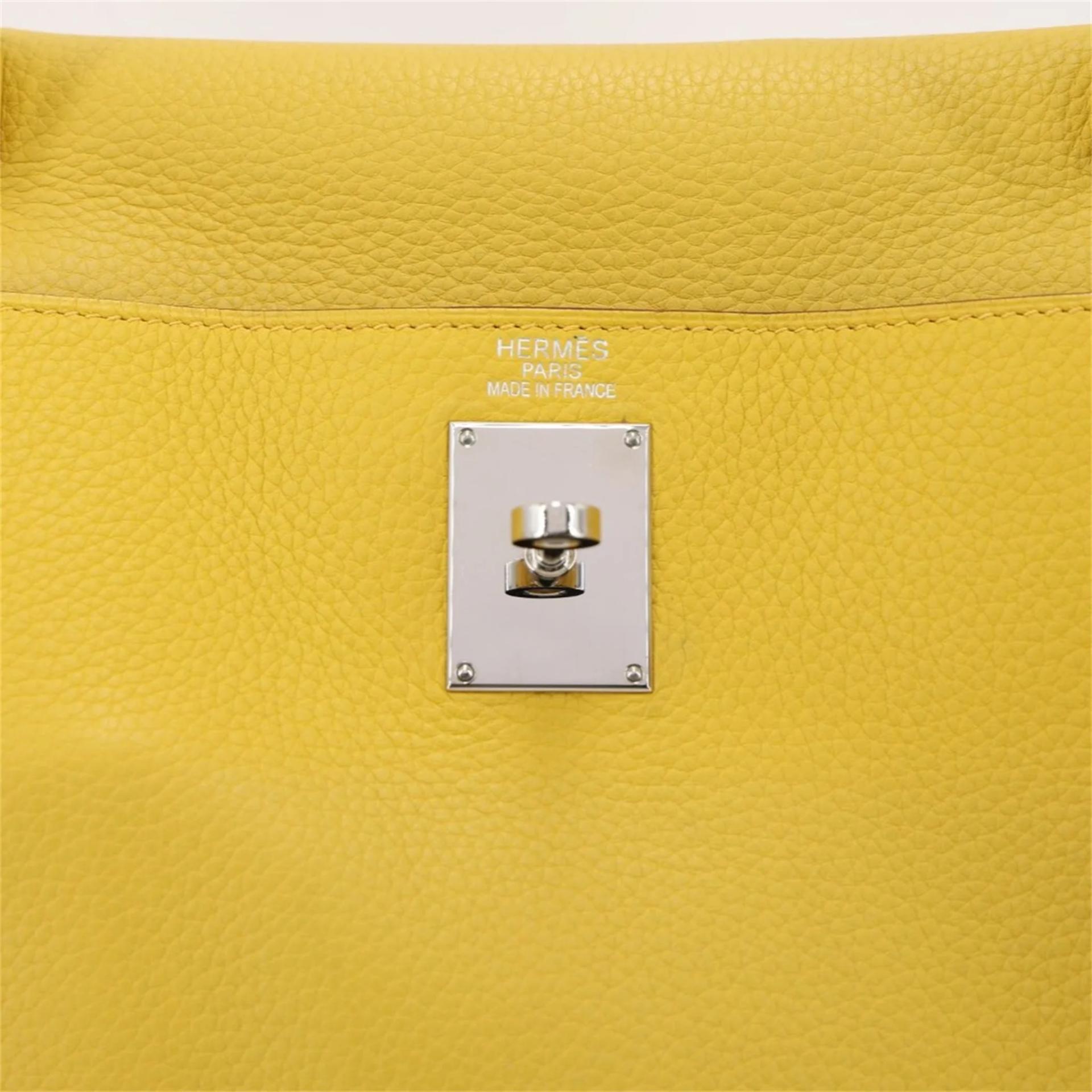 Very Good ( Rank A) HERMÈS Shoulder Kelly 42 Soleil (9H) Clemence Palladium hardware Square M (2009) - 14