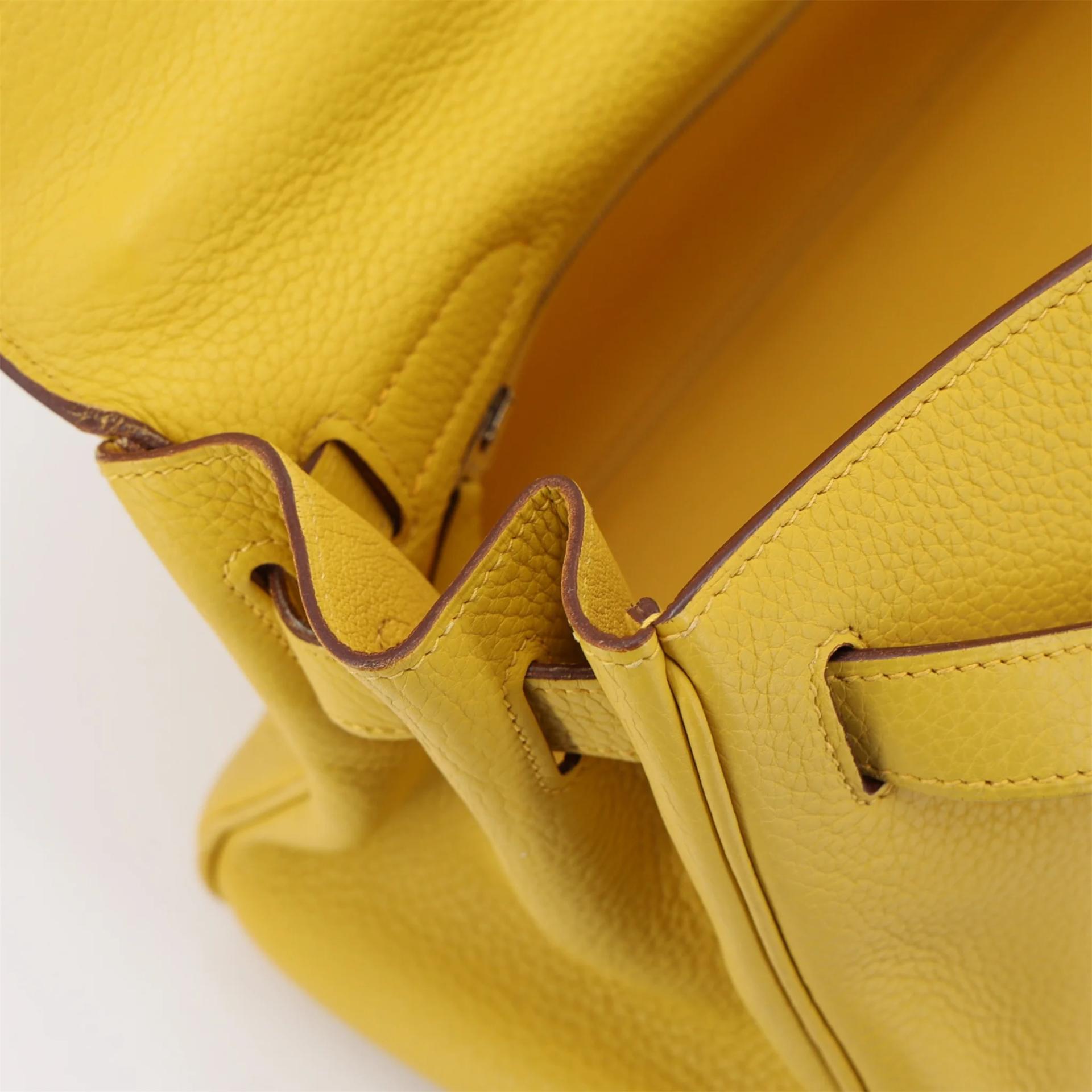 Very Good ( Rank A) HERMÈS Shoulder Kelly 42 Soleil (9H) Clemence Palladium hardware Square M (2009) - 16