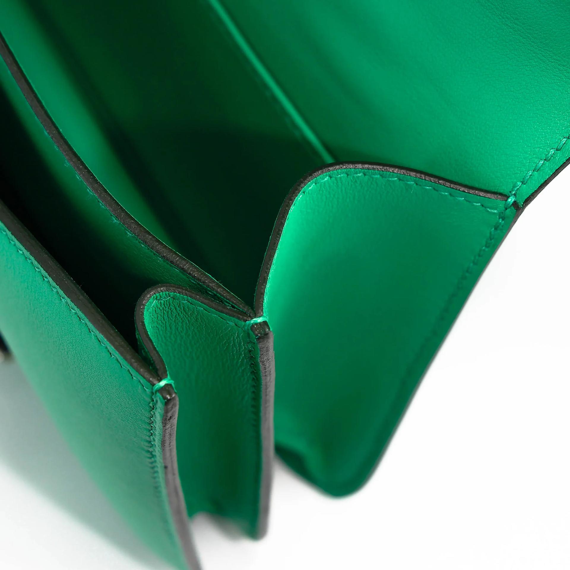 Very Good ( Rank A) HERMÈS Constance Mini Vert Jade (O6) Swift Palladium hardware Y (2020) - 15