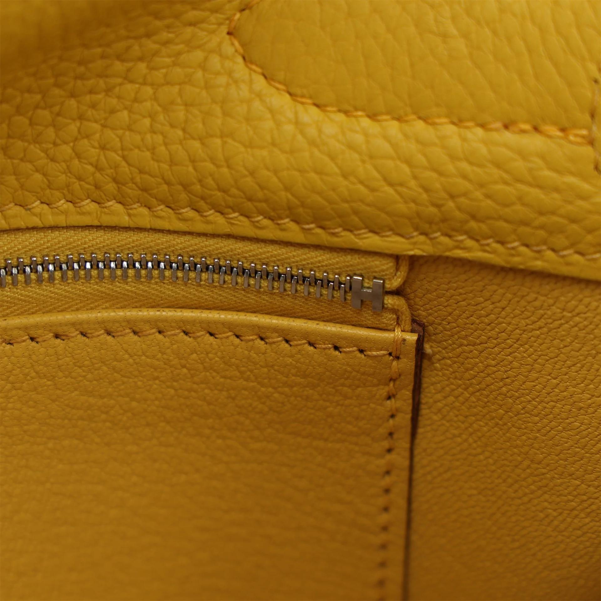 Very Good ( Rank A) HERMÈS Shoulder Kelly 42 Soleil (9H) Clemence Palladium hardware Square M (2009) - 20