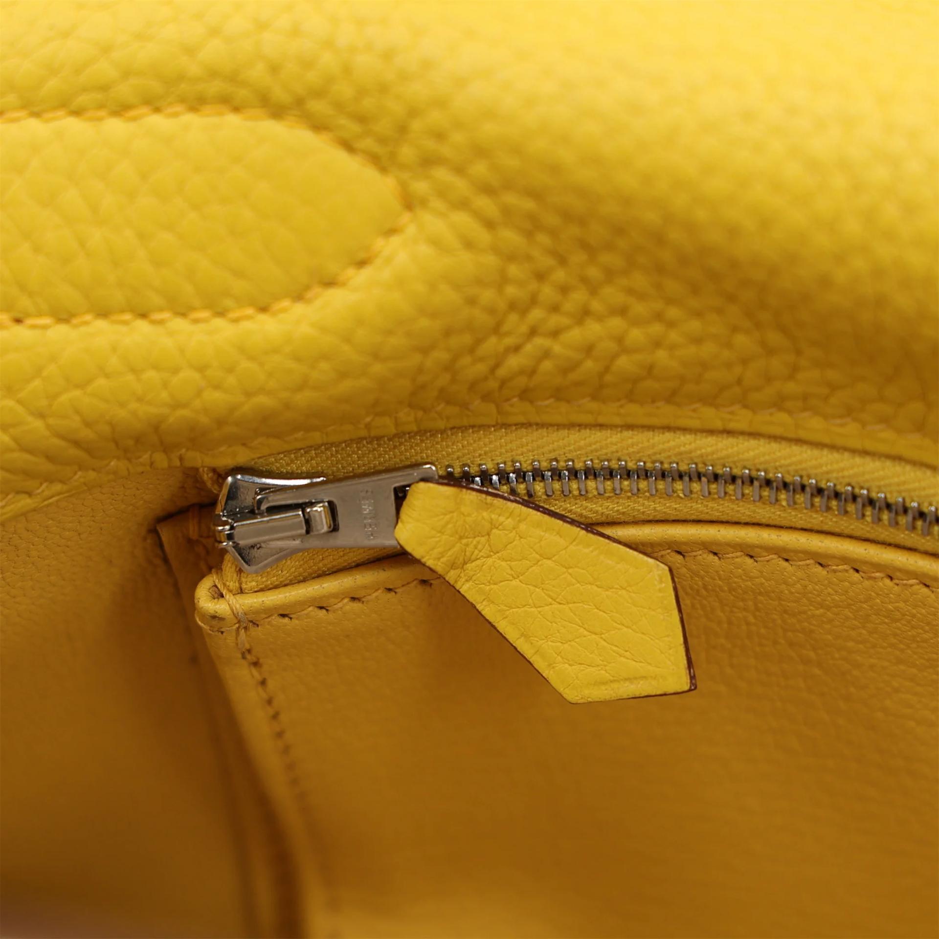 Very Good ( Rank A) HERMÈS Shoulder Kelly 42 Soleil (9H) Clemence Palladium hardware Square M (2009) - 19