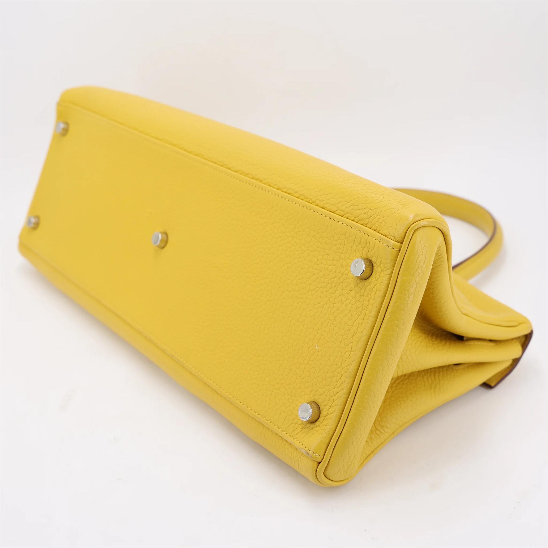Very Good ( Rank A) HERMÈS Shoulder Kelly 42 Soleil (9H) Clemence Palladium hardware Square M (2009) - 9
