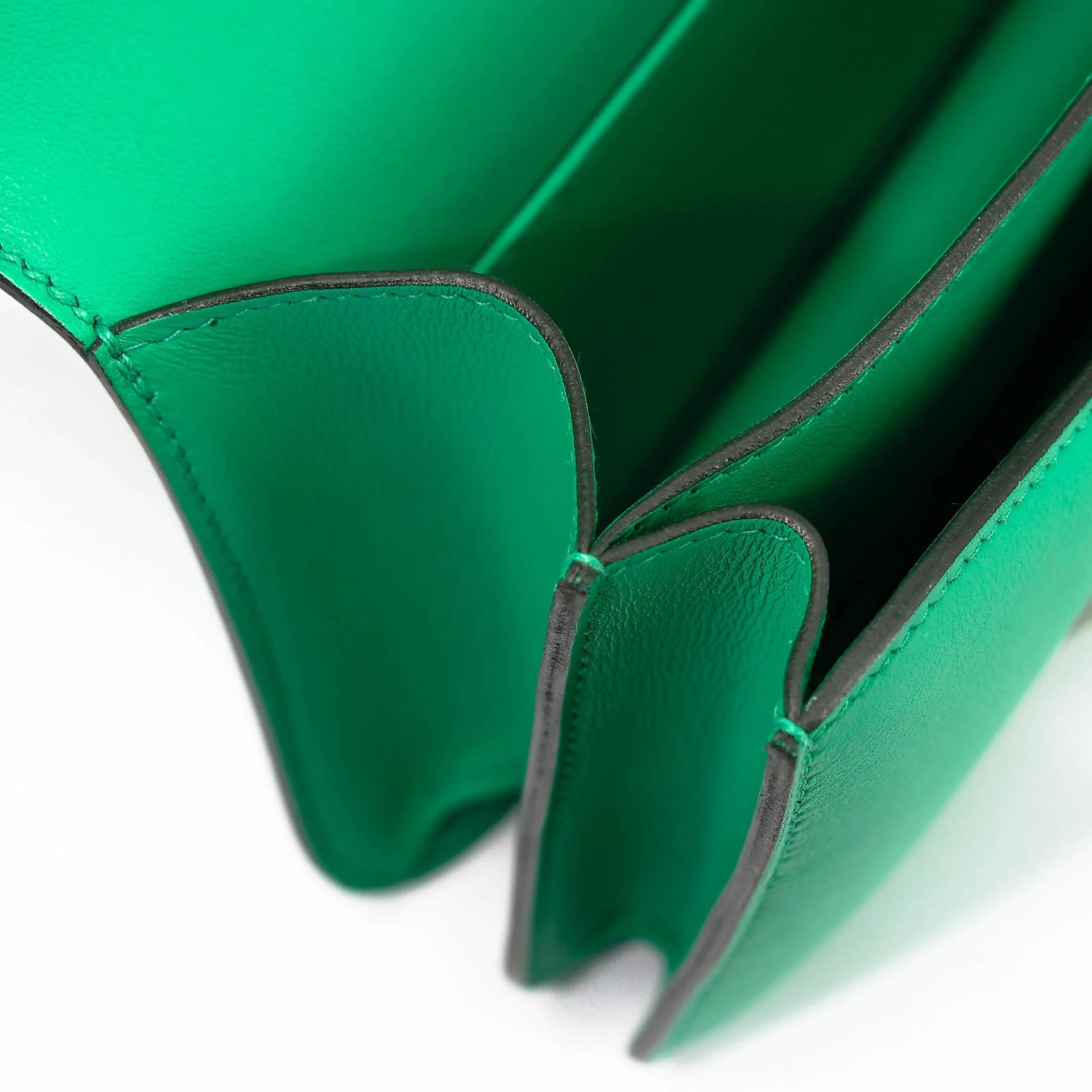Very Good ( Rank A) HERMÈS Constance Mini Vert Jade (O6) Swift Palladium hardware Y (2020) - 16