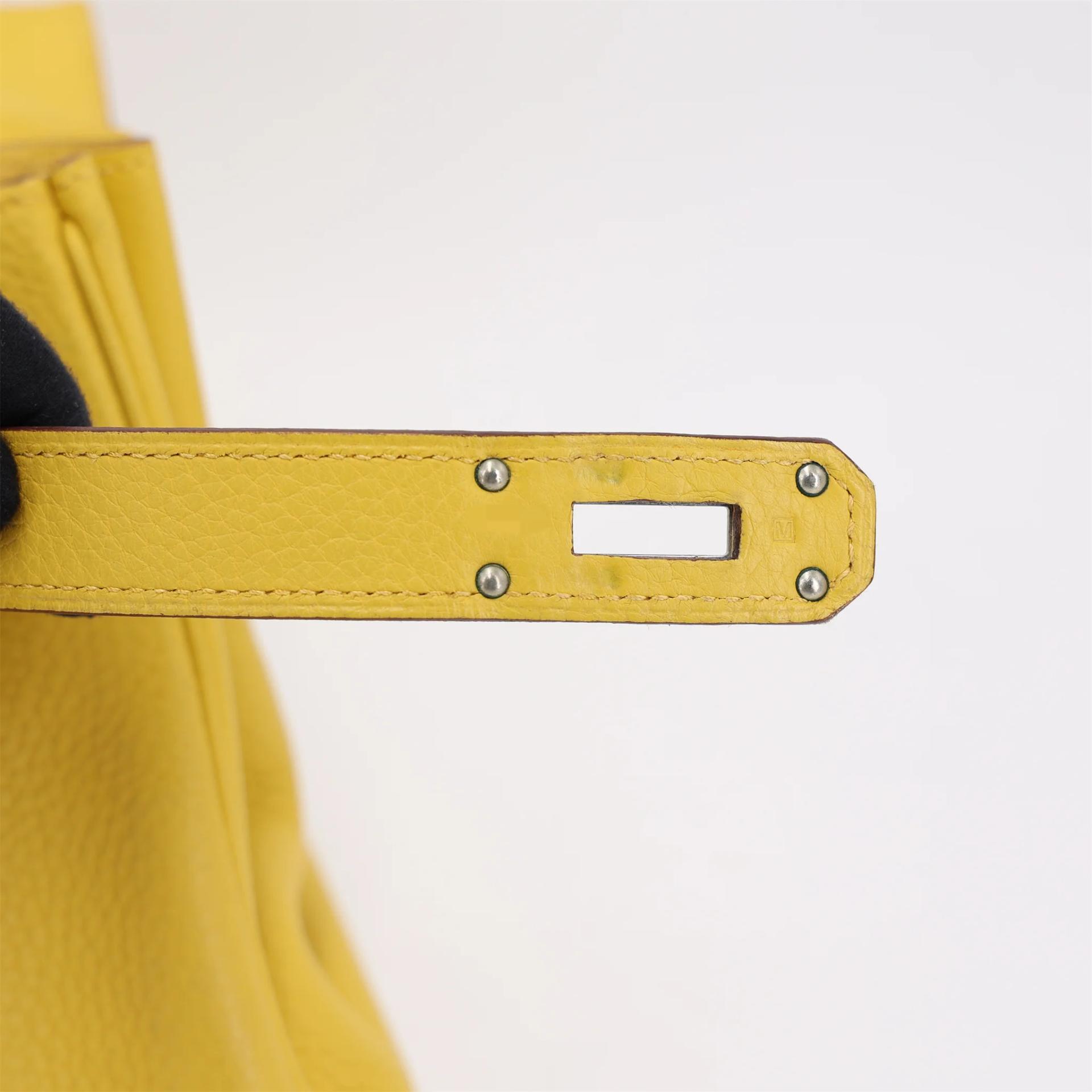 Very Good ( Rank A) HERMÈS Shoulder Kelly 42 Soleil (9H) Clemence Palladium hardware Square M (2009) - 22