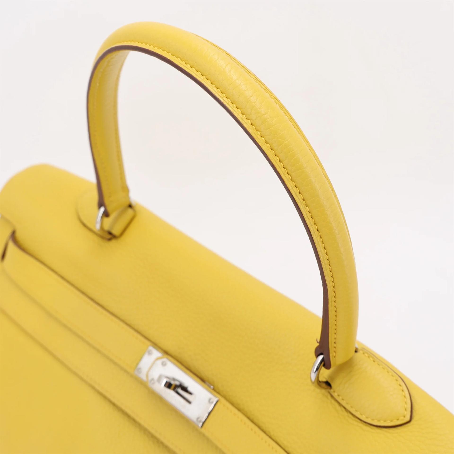 Very Good ( Rank A) HERMÈS Shoulder Kelly 42 Soleil (9H) Clemence Palladium hardware Square M (2009) - 3