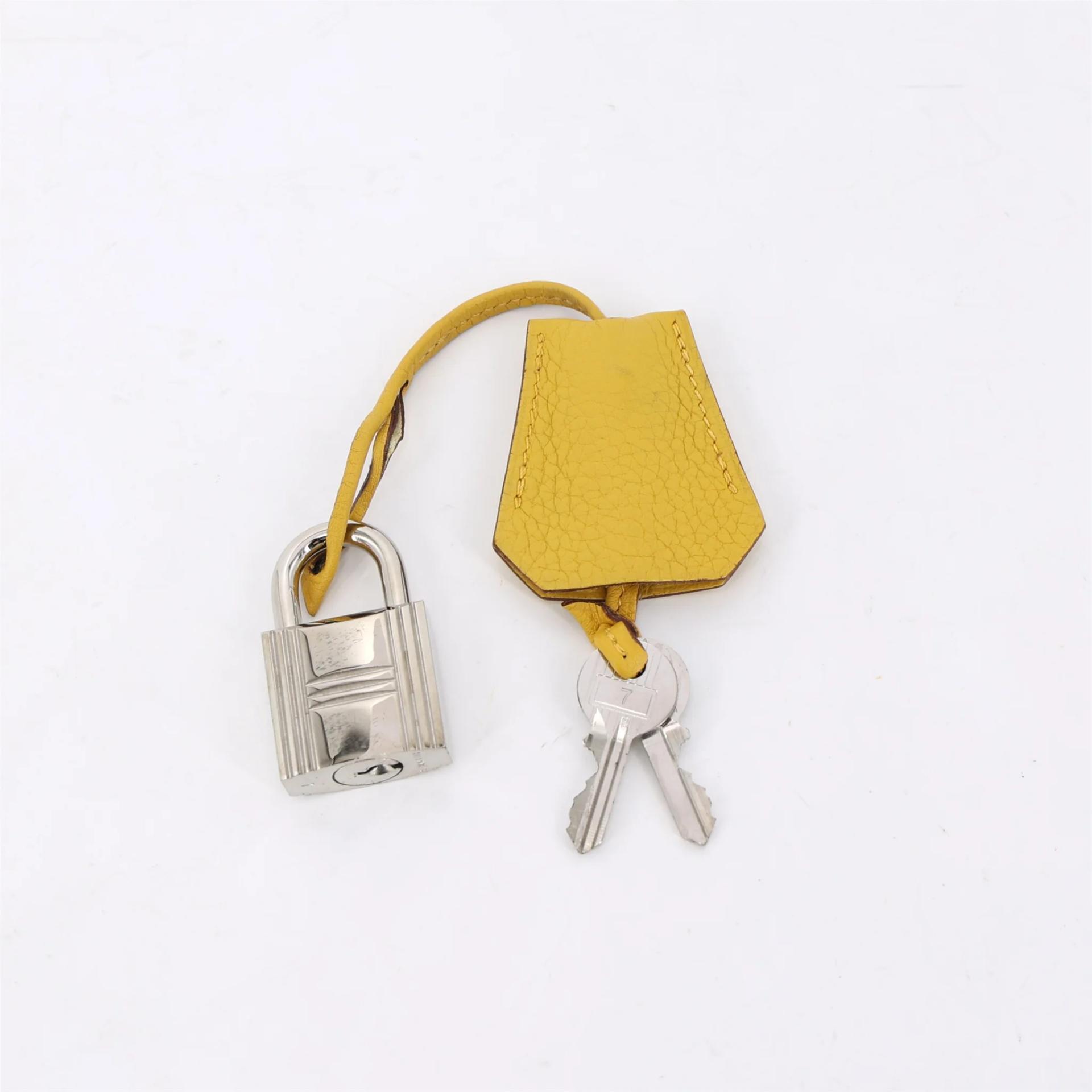 Very Good ( Rank A) HERMÈS Shoulder Kelly 42 Soleil (9H) Clemence Palladium hardware Square M (2009) - 23