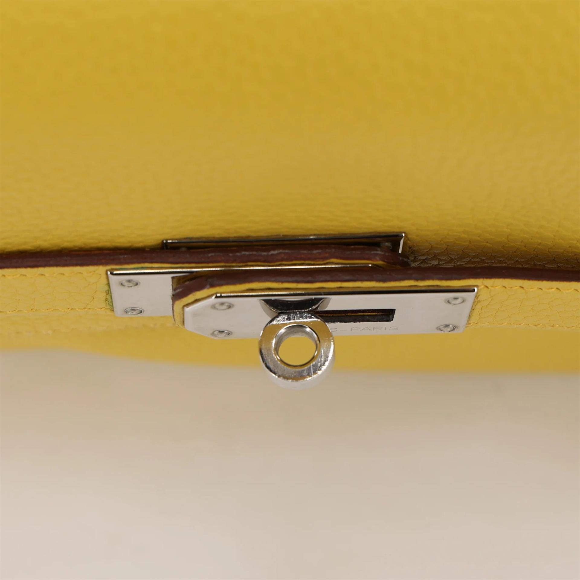 Very Good ( Rank A) HERMÈS Shoulder Kelly 42 Soleil (9H) Clemence Palladium hardware Square M (2009) - 12