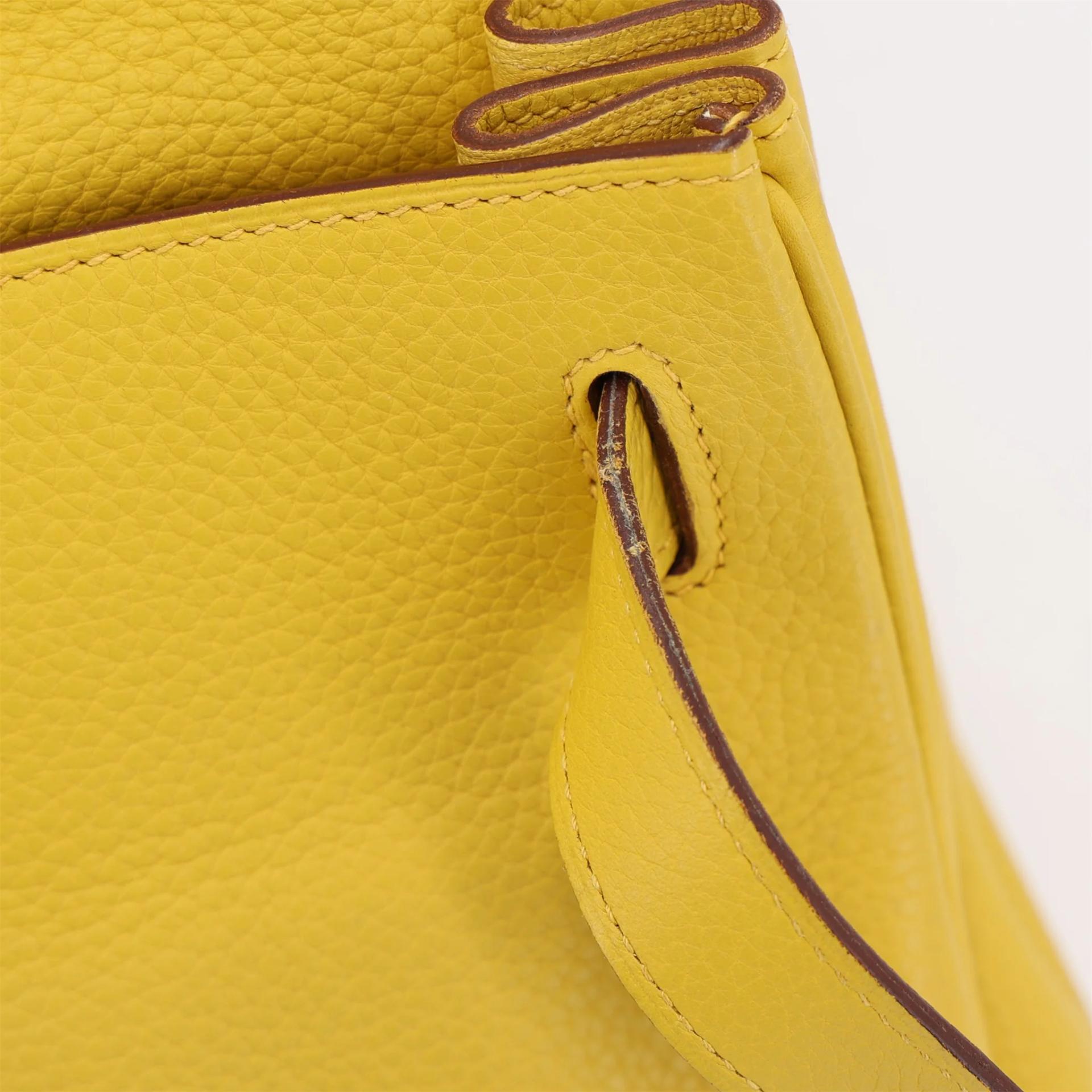 Very Good ( Rank A) HERMÈS Shoulder Kelly 42 Soleil (9H) Clemence Palladium hardware Square M (2009) - 18