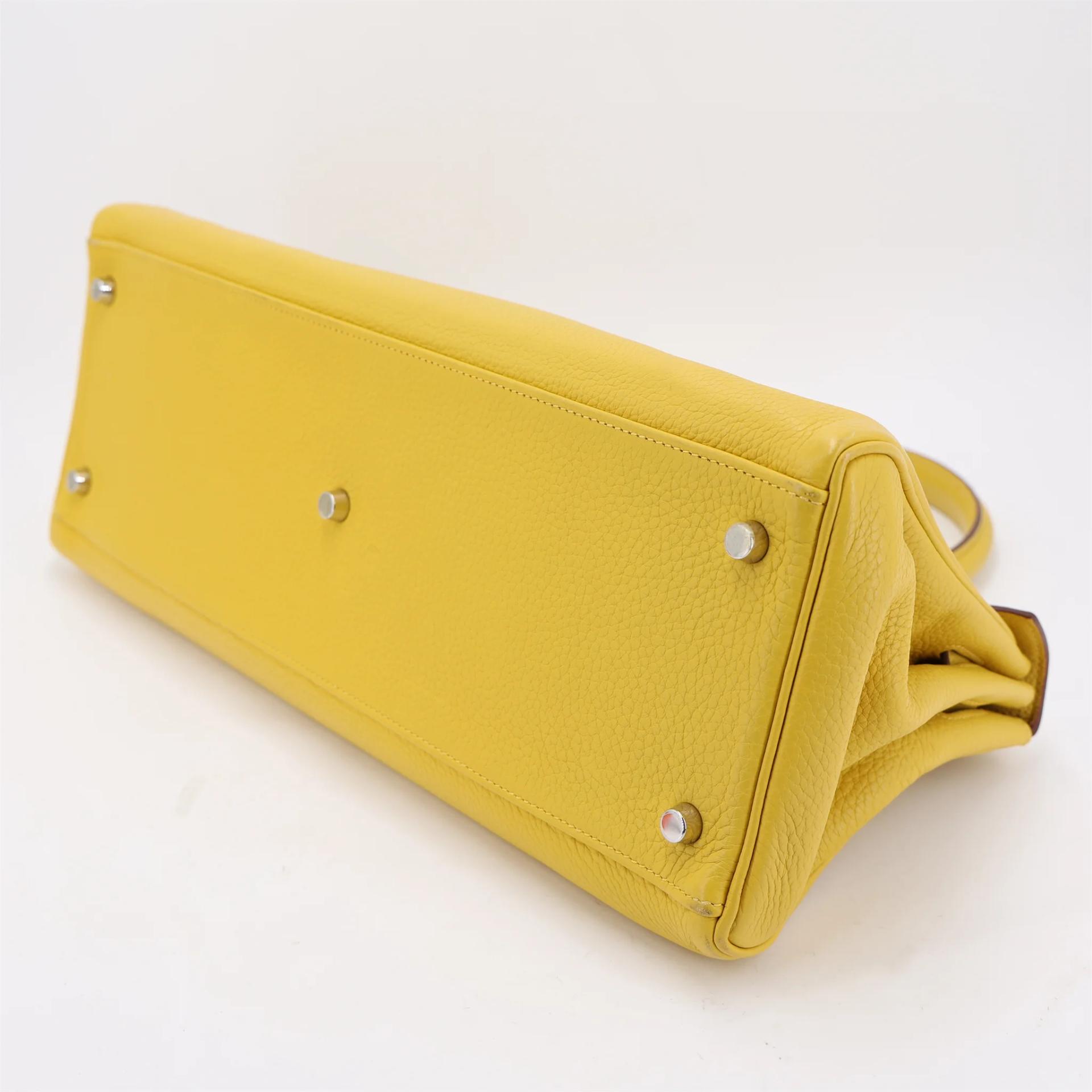 Very Good ( Rank A) HERMÈS Shoulder Kelly 42 Soleil (9H) Clemence Palladium hardware Square M (2009) - 7