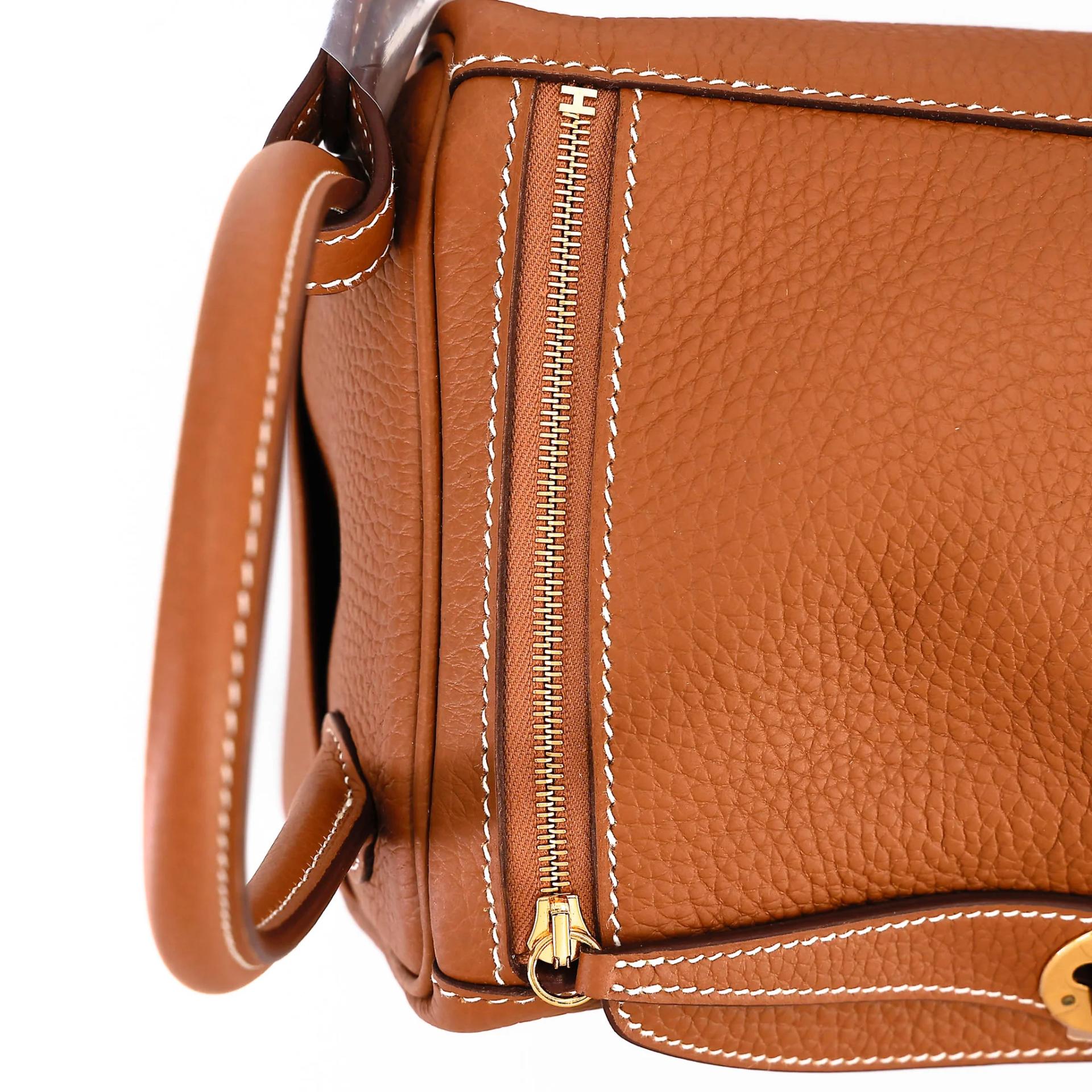 Excellent ( Rank SA ) HERMÈS Lindy 26 Gold (37) Clemence Gold hardware Z (2021) - 9