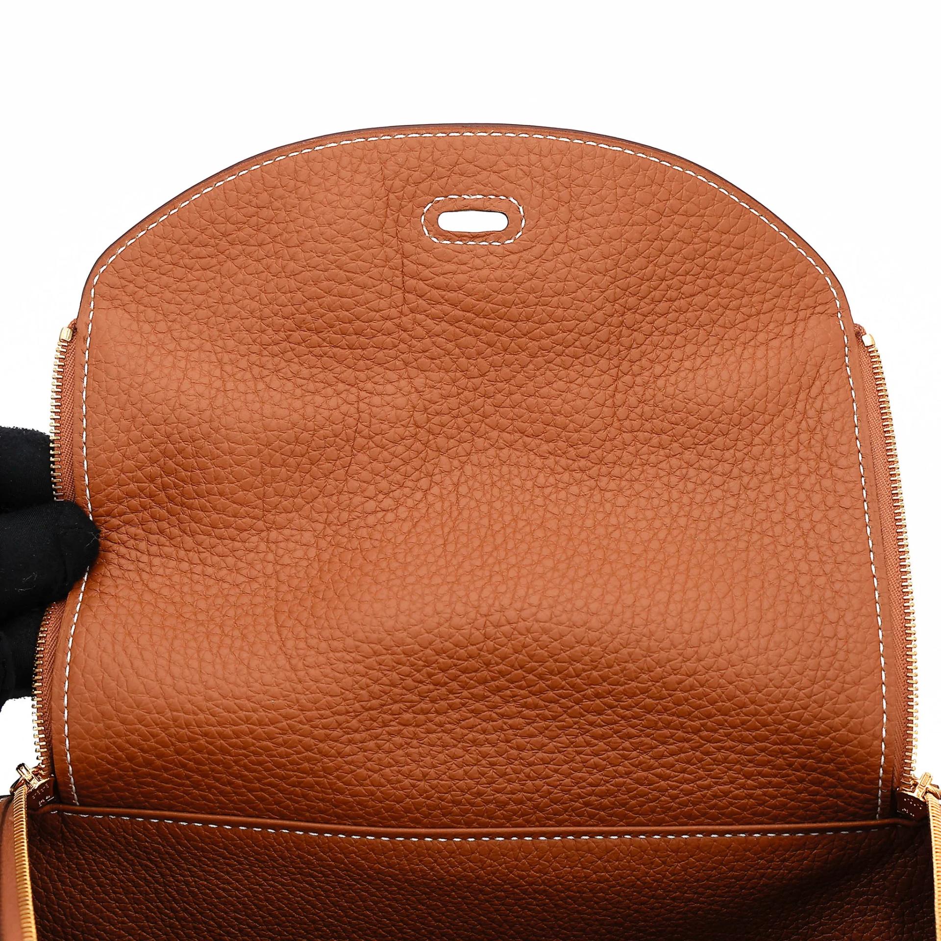 Excellent ( Rank SA ) HERMÈS Lindy 26 Gold (37) Clemence Gold hardware Z (2021) - 13