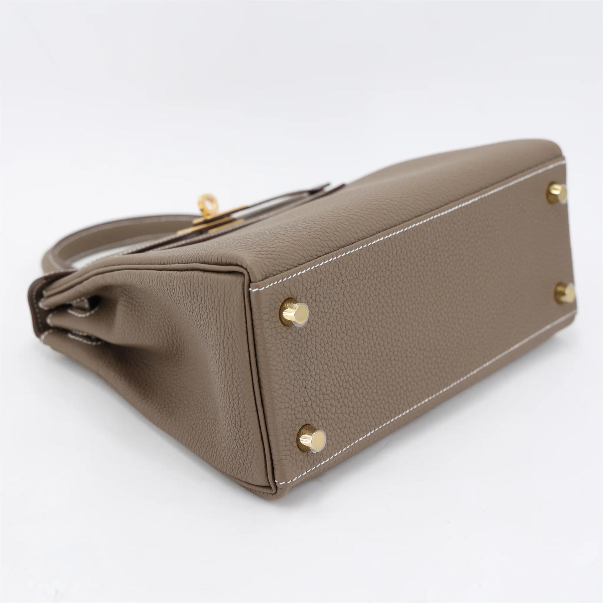 Brand New ( Rank N ) HERMÈS Kelly 25 Etoupe (18) Togo Gold hardware G (2026) - 4