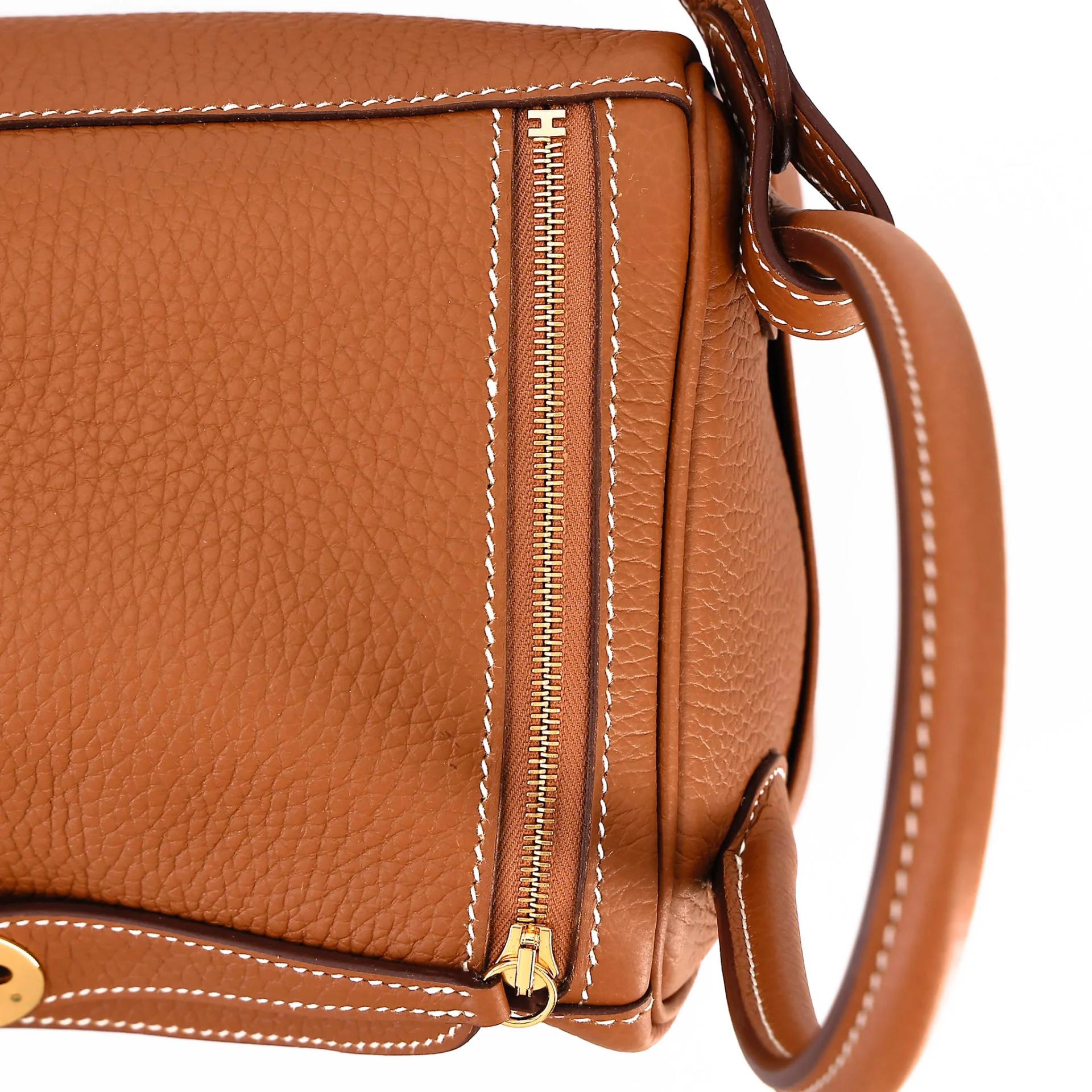 Excellent ( Rank SA ) HERMÈS Lindy 26 Gold (37) Clemence Gold hardware Z (2021) - 8