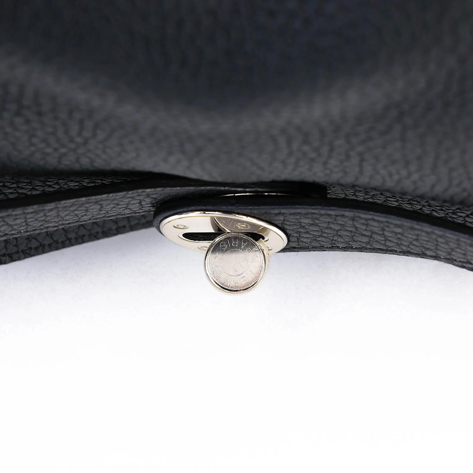 Very Good ( Rank A) HERMÈS Lindy 30 Noir (89) Clemence Palladium hardware C (2018) - 16