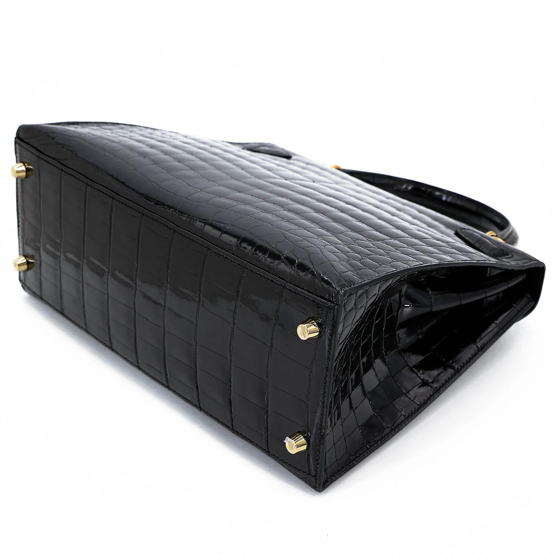 Very Good ( Rank A) HERMÈS Kelly 28 Sellier Noir (89) Shiny Niloticus Crocodile Gold hardware X (2016) - 11