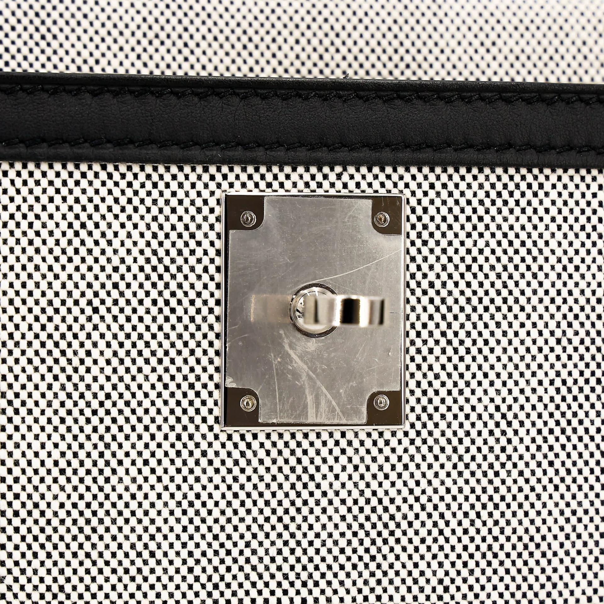 Very Good ( Rank A) HERMÈS Kelly 28 Sellier Noir (89) Toile H canvas Swift Palladium hardware Z (2021) - 15