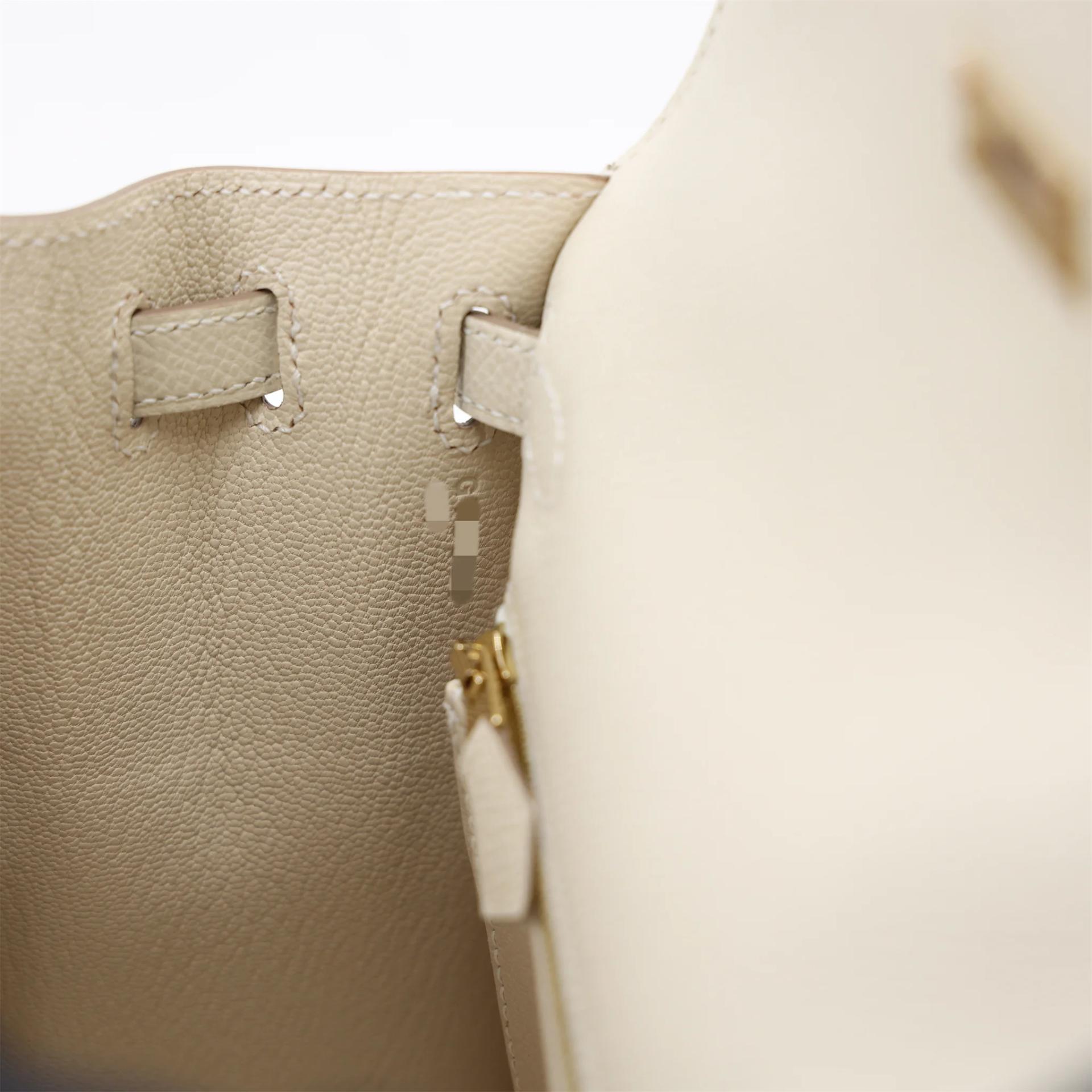 Excellent ( Rank SA ) HERMÈS Kelly 25 Sellier Craie (10) Epsom Permabrass hardware G (2026) - 17