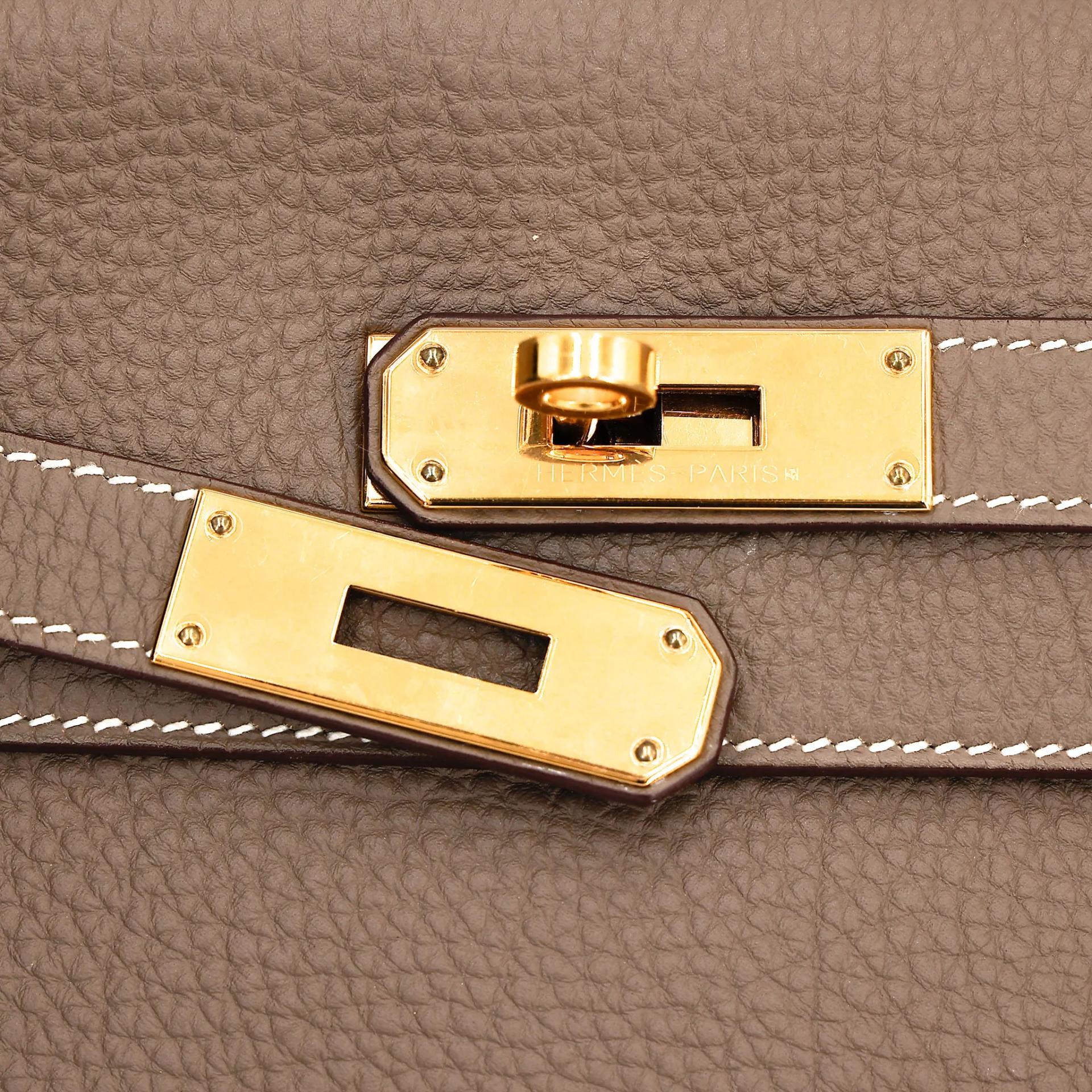 Very Good ( Rank A) HERMÈS Kelly 28 Etoupe (18) Togo Gold hardware T (2015) - 14