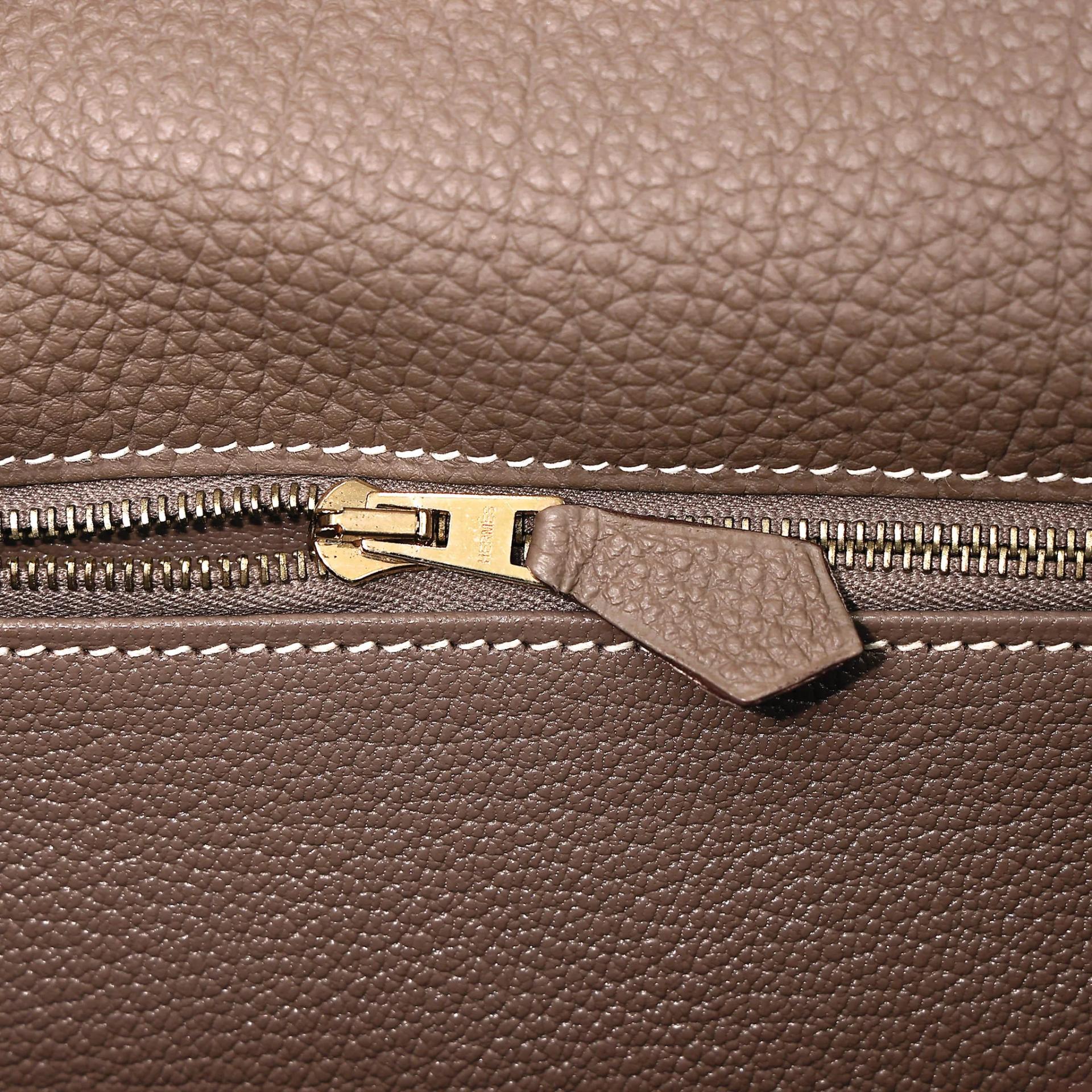 Very Good ( Rank A) HERMÈS Kelly 28 Etoupe (18) Togo Gold hardware T (2015) - 22