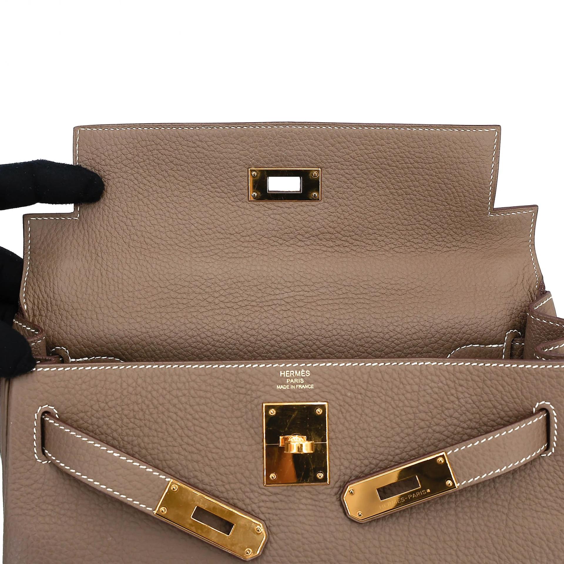Very Good ( Rank A) HERMÈS Kelly 28 Etoupe (18) Togo Gold hardware T (2015) - 20