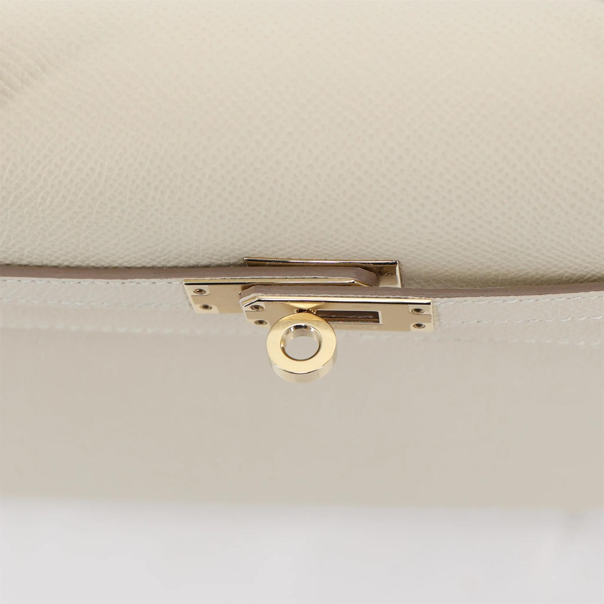 Excellent ( Rank SA ) HERMÈS Kelly 25 Sellier Craie (10) Epsom Permabrass hardware G (2026) - 9
