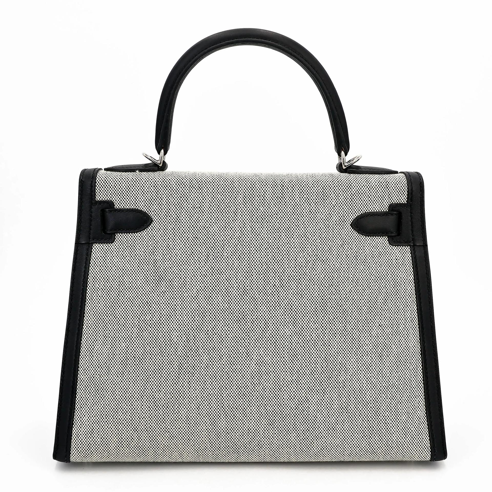 Very Good ( Rank A) HERMÈS Kelly 28 Sellier Noir (89) Toile H canvas Swift Palladium hardware Z (2021) - 2