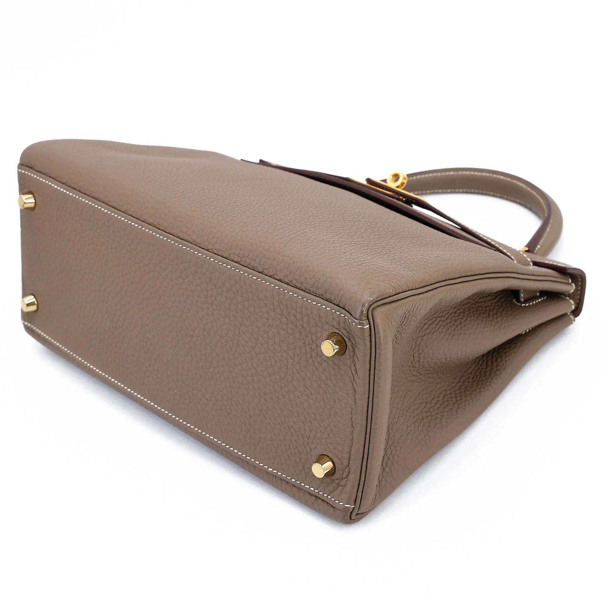 Very Good ( Rank A) HERMÈS Kelly 28 Etoupe (18) Togo Gold hardware T (2015) - 4