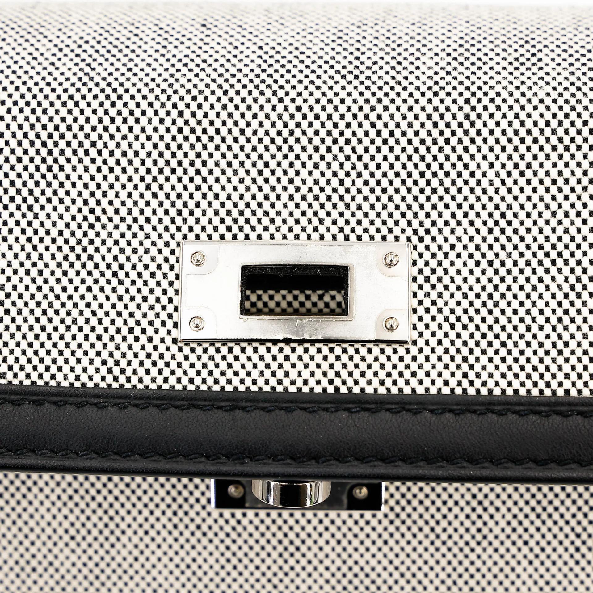 Very Good ( Rank A) HERMÈS Kelly 28 Sellier Noir (89) Toile H canvas Swift Palladium hardware Z (2021) - 12