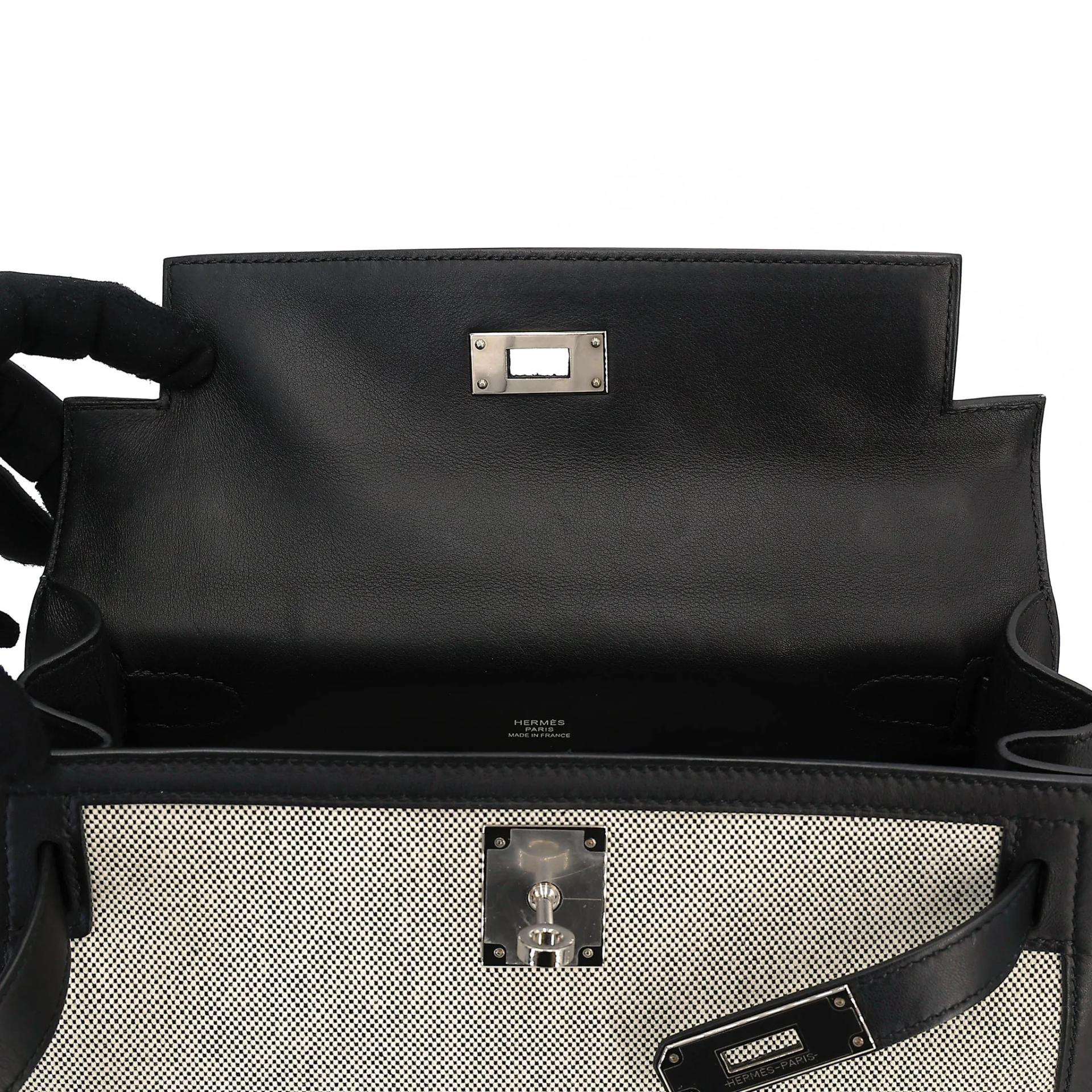 Very Good ( Rank A) HERMÈS Kelly 28 Sellier Noir (89) Toile H canvas Swift Palladium hardware Z (2021) - 14