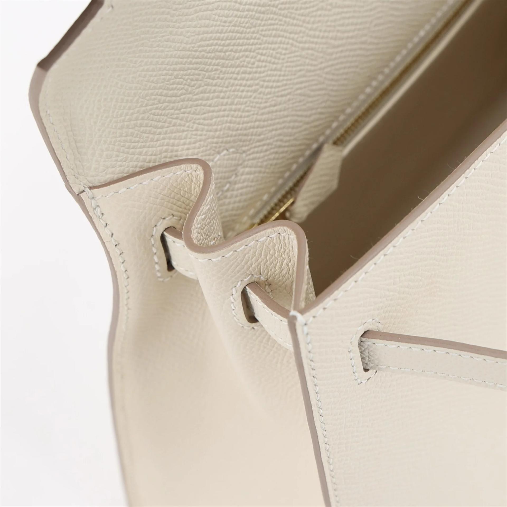 Excellent ( Rank SA ) HERMÈS Kelly 25 Sellier Craie (10) Epsom Permabrass hardware G (2026) - 12