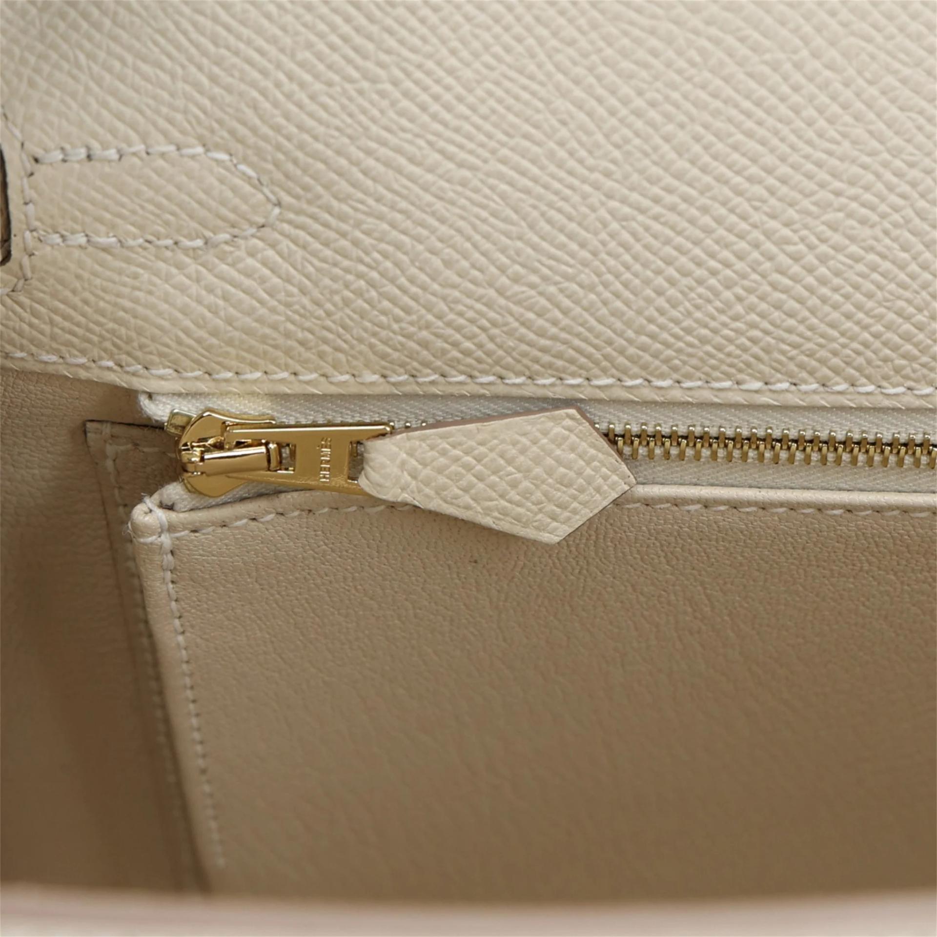 Excellent ( Rank SA ) HERMÈS Kelly 25 Sellier Craie (10) Epsom Permabrass hardware G (2026) - 14