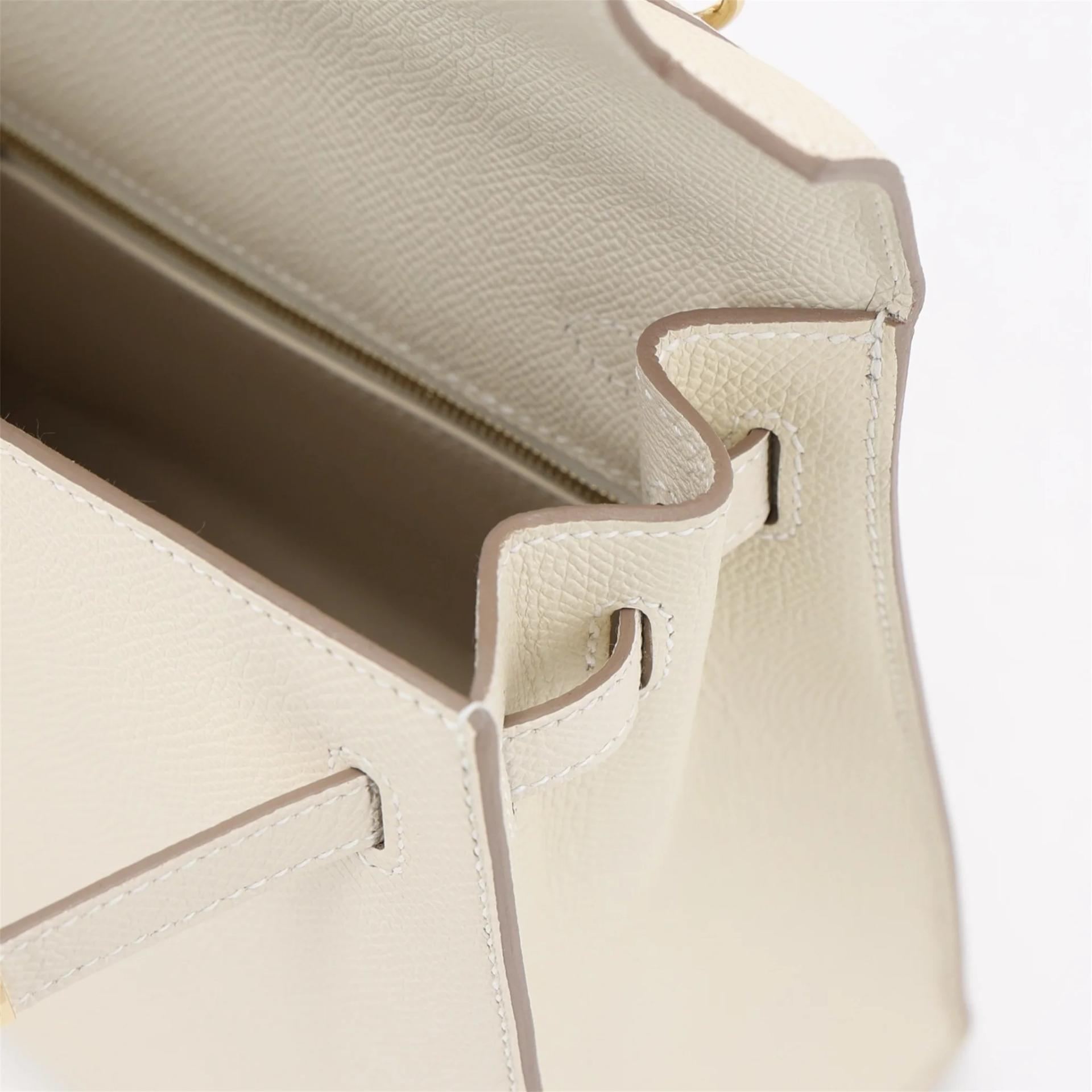 Excellent ( Rank SA ) HERMÈS Kelly 25 Sellier Craie (10) Epsom Permabrass hardware G (2026) - 13