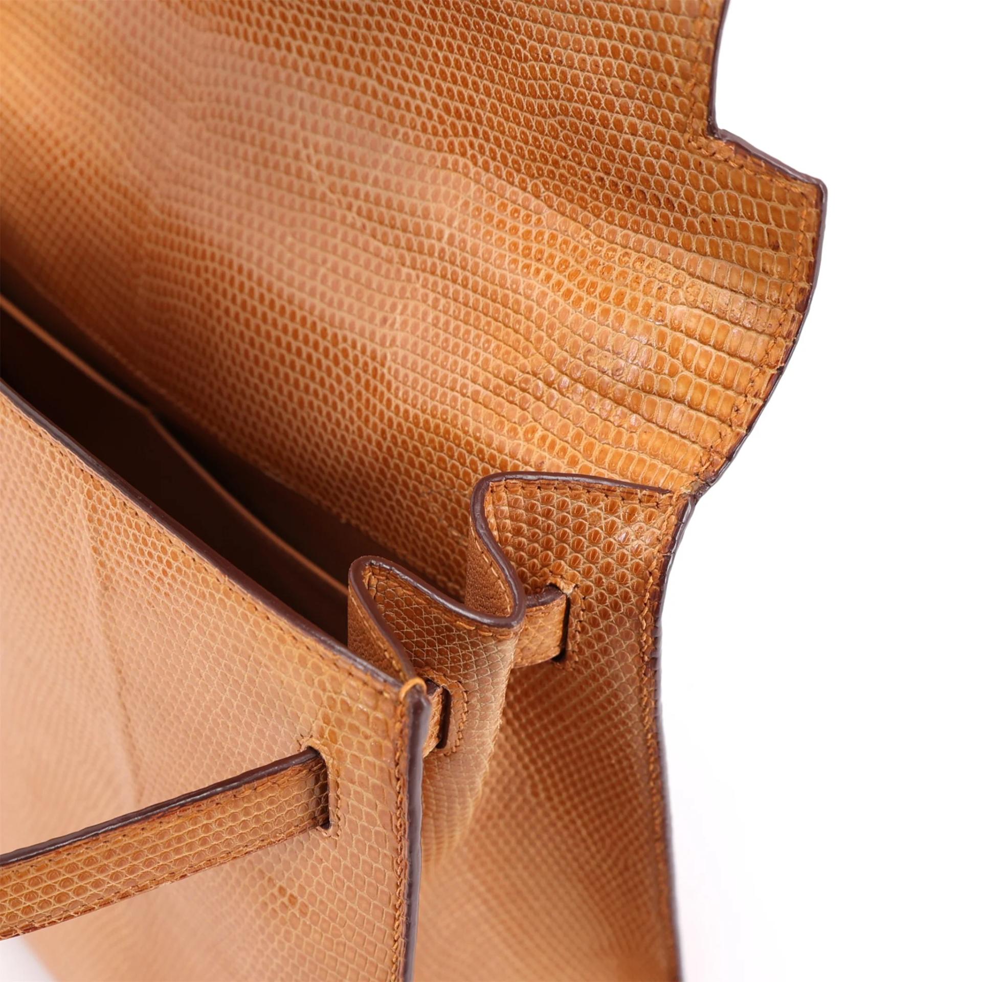 Good ( Rank AB) HERMÈS Kelly 32 Sellier Natural (27) Lizard Gold hardware Circle X (1994) - 18