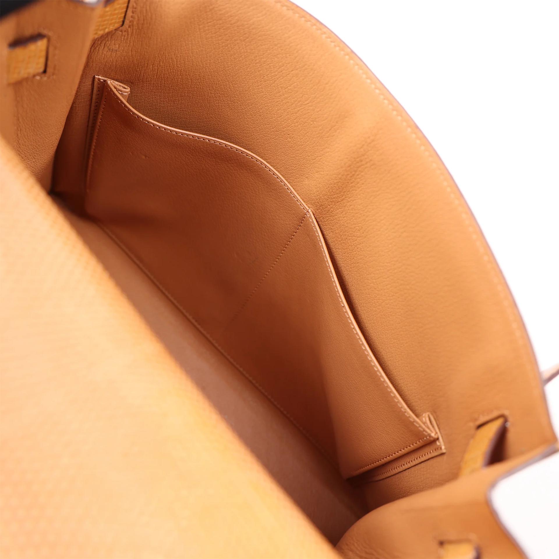 Good ( Rank AB) HERMÈS Kelly 32 Sellier Natural (27) Lizard Gold hardware Circle X (1994) - 16