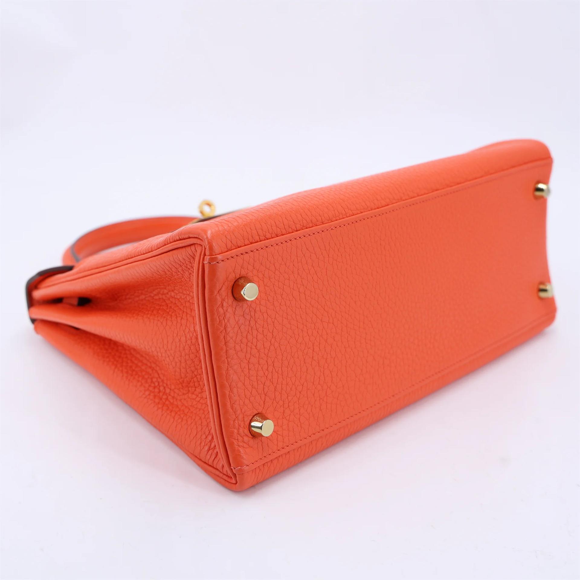 Very Good ( Rank A) HERMÈS Kelly 28 Orange Poppy (8V) Clemence Gold hardware T (2015) - 5