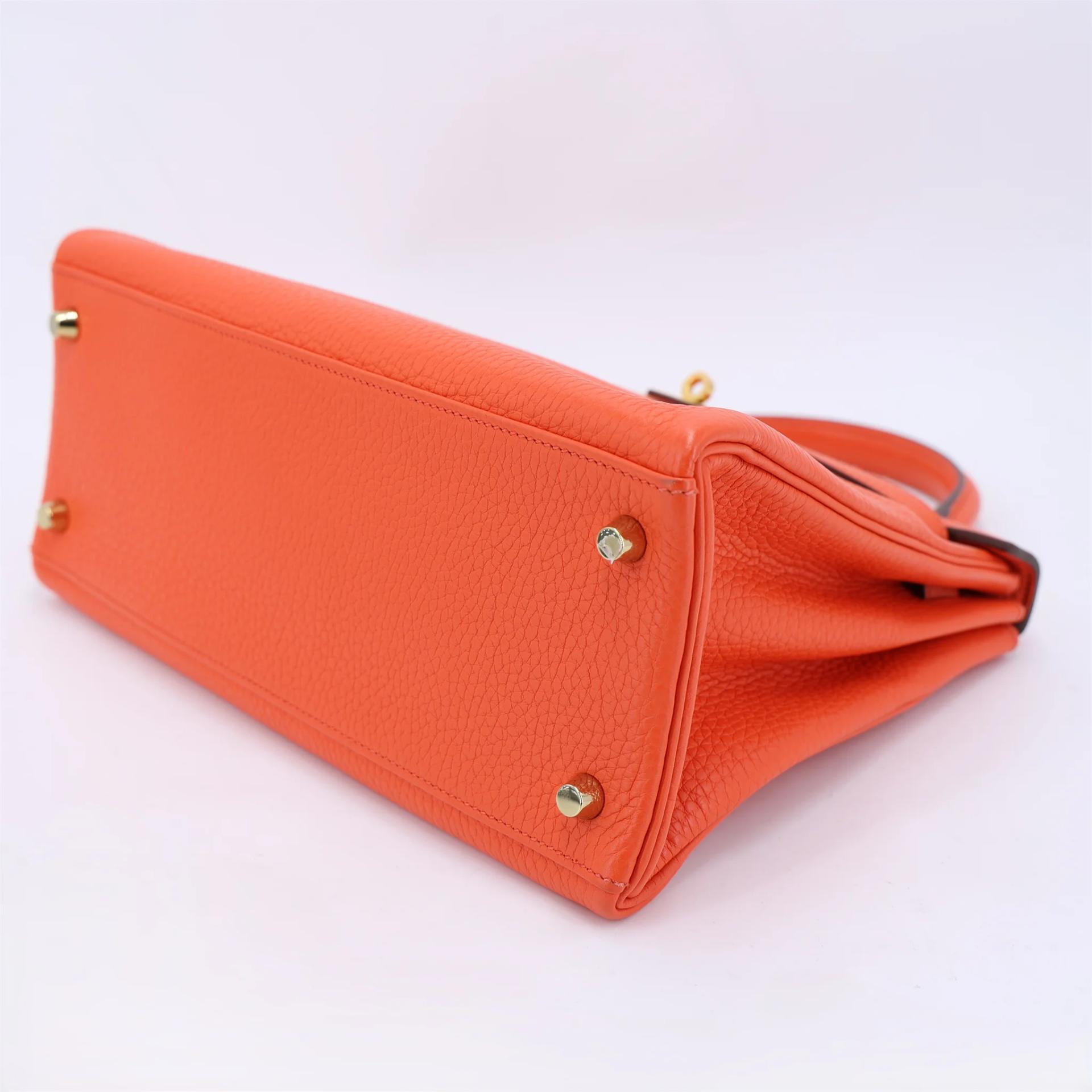 Very Good ( Rank A) HERMÈS Kelly 28 Orange Poppy (8V) Clemence Gold hardware T (2015) - 6