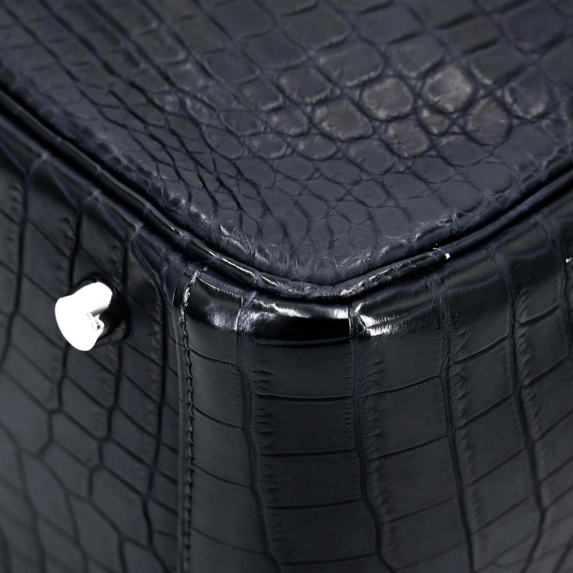 Very Good ( Rank A) HERMÈS Lindy 26 Bleu Indigo (76) Matte Niloticus Crocodile Palladium hardware X (2016) - 13