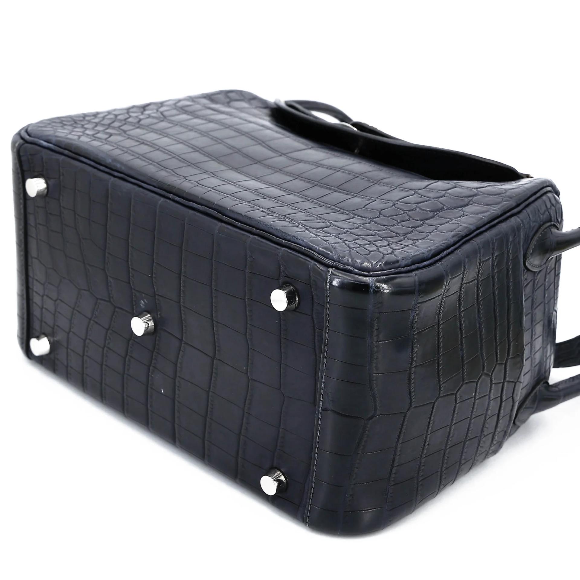 Very Good ( Rank A) HERMÈS Lindy 26 Bleu Indigo (76) Matte Niloticus Crocodile Palladium hardware X (2016) - 4