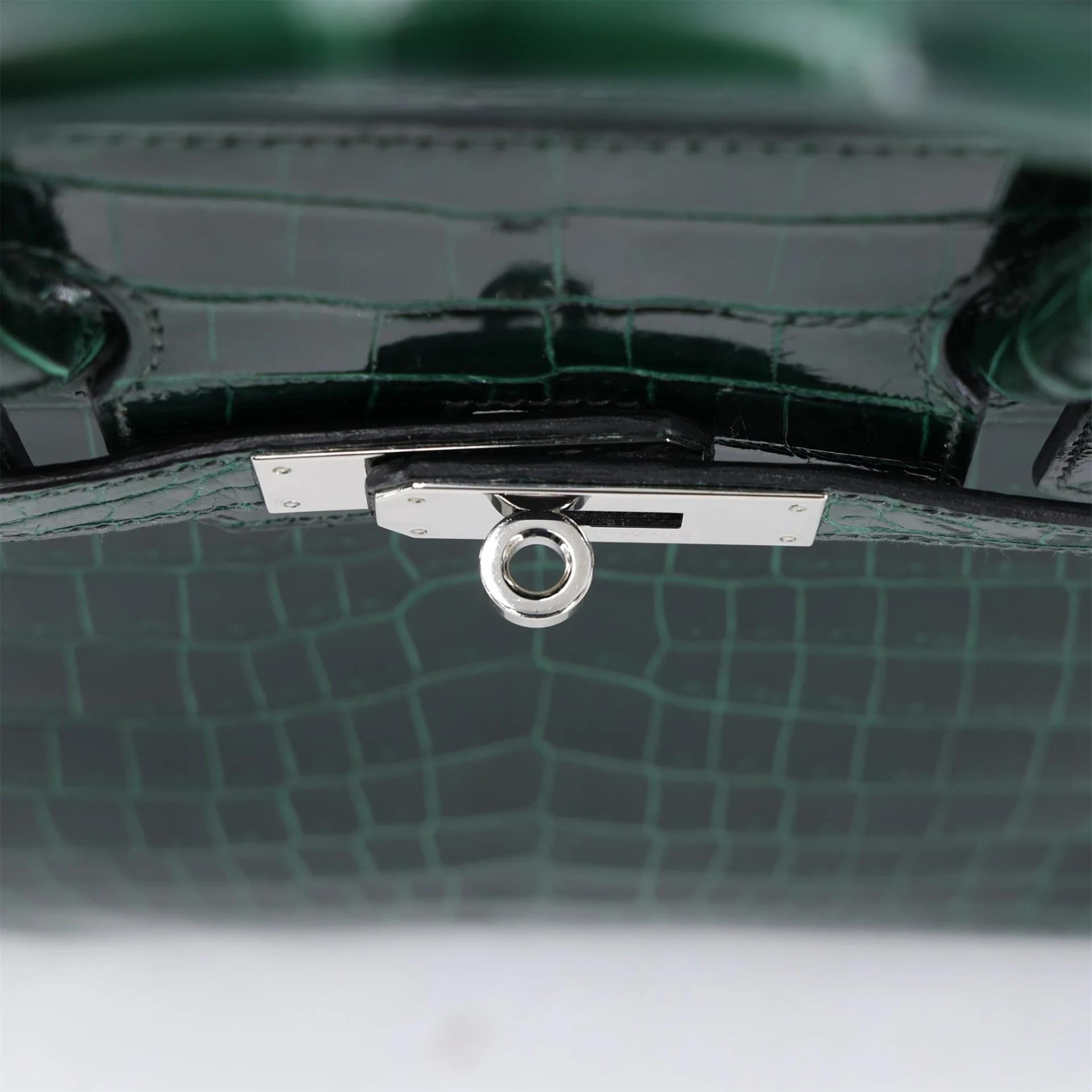 Very Good ( Rank A) HERMÈS Birkin 30 Vert Fonce (67) Shiny Niloticus Crocodile Palladium hardware Square Q (2013) - 9