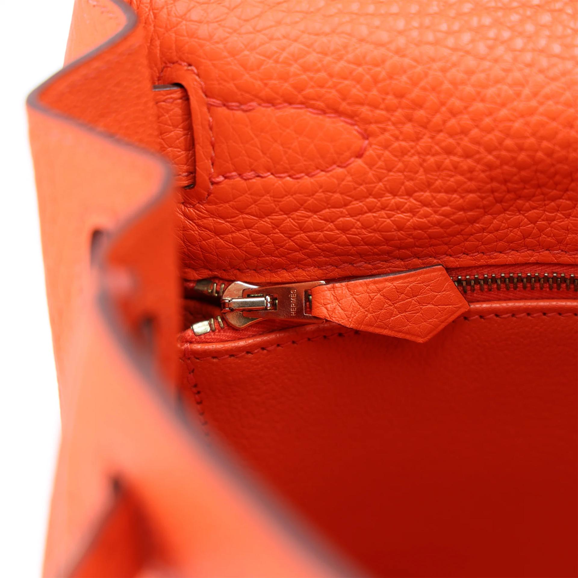 Very Good ( Rank A) HERMÈS Kelly 28 Orange Poppy (8V) Clemence Gold hardware T (2015) - 16