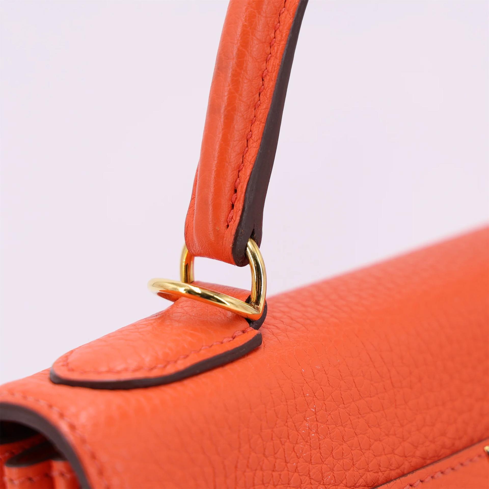 Very Good ( Rank A) HERMÈS Kelly 28 Orange Poppy (8V) Clemence Gold hardware T (2015) - 4