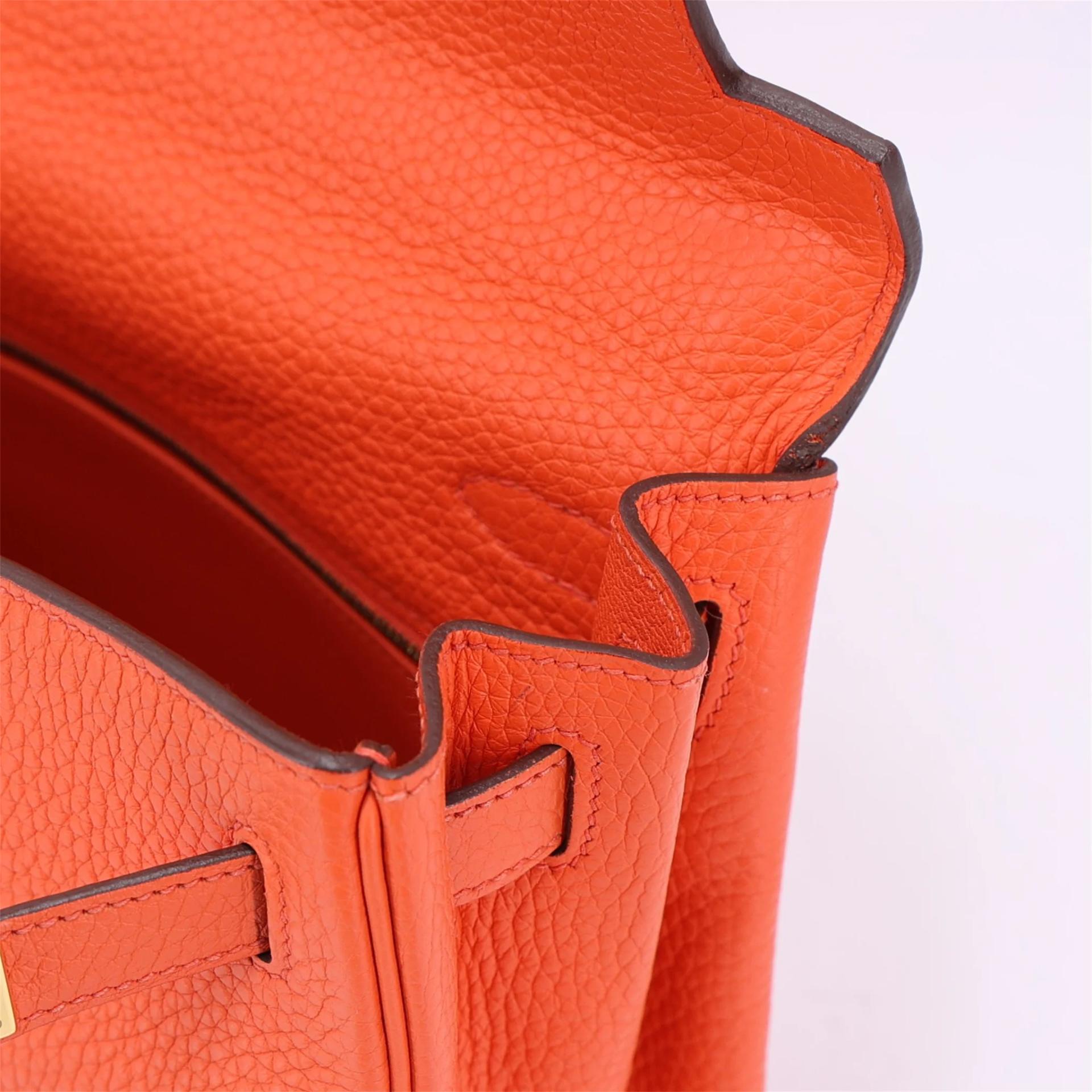 Very Good ( Rank A) HERMÈS Kelly 28 Orange Poppy (8V) Clemence Gold hardware T (2015) - 15