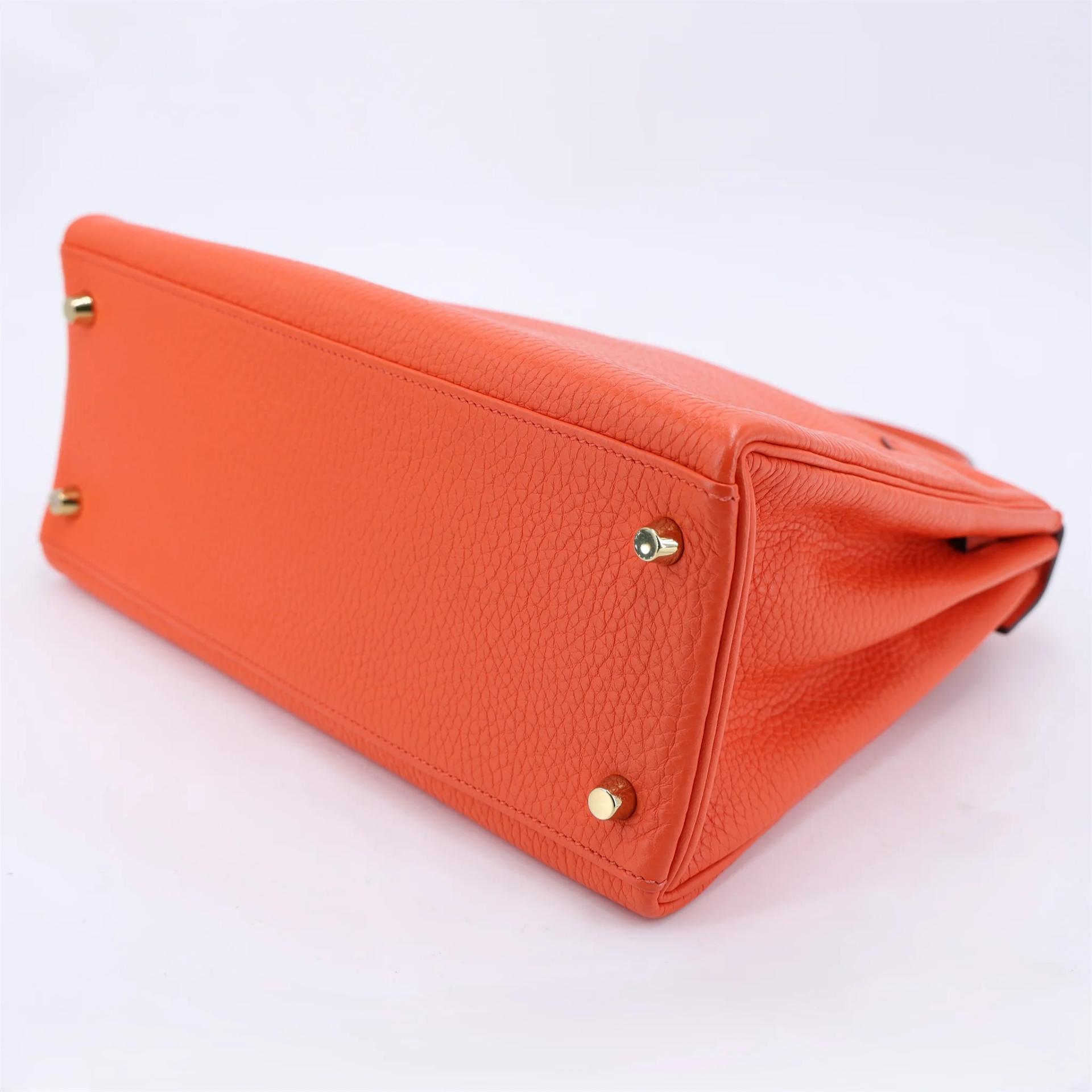 Very Good ( Rank A) HERMÈS Kelly 28 Orange Poppy (8V) Clemence Gold hardware T (2015) - 8