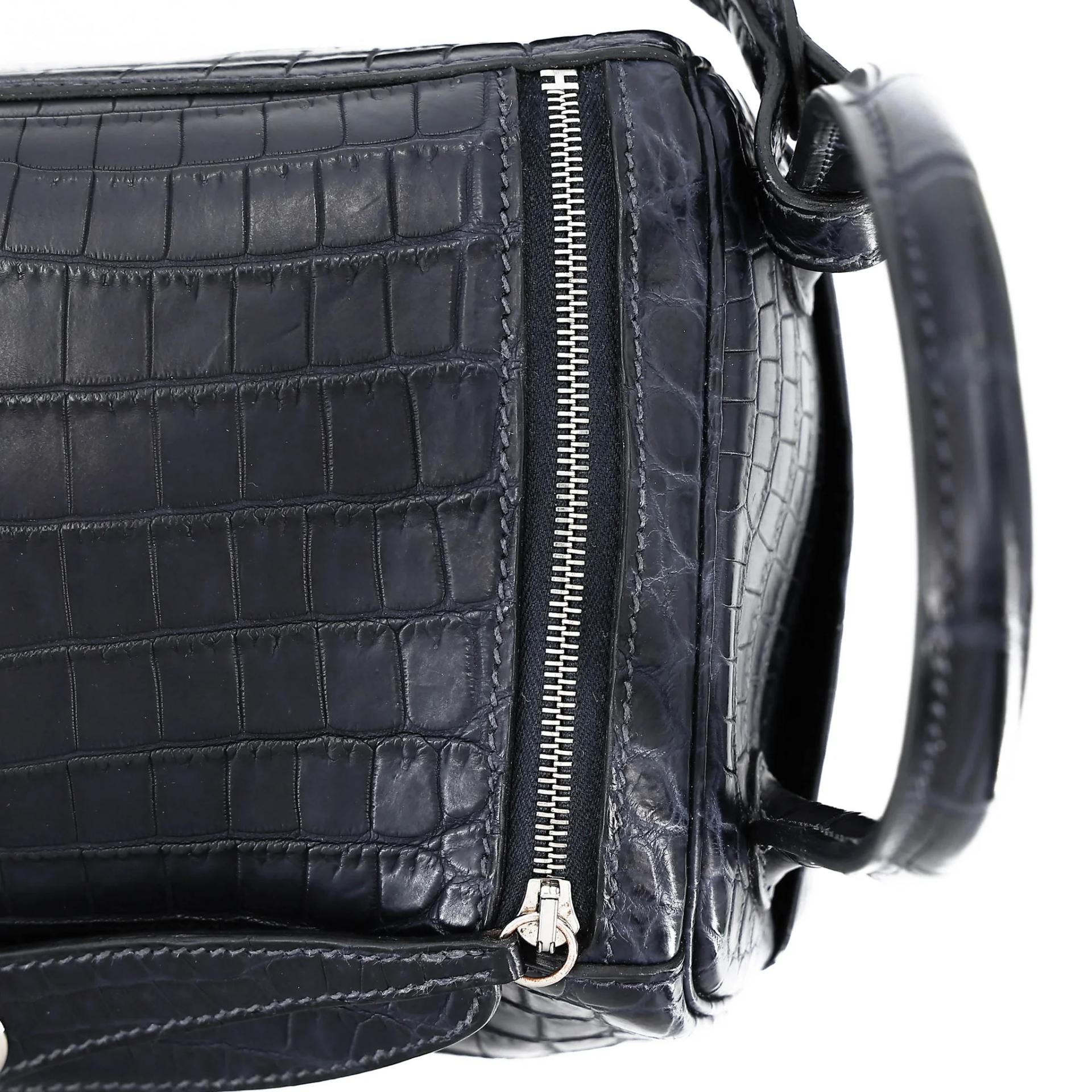 Very Good ( Rank A) HERMÈS Lindy 26 Bleu Indigo (76) Matte Niloticus Crocodile Palladium hardware X (2016) - 15