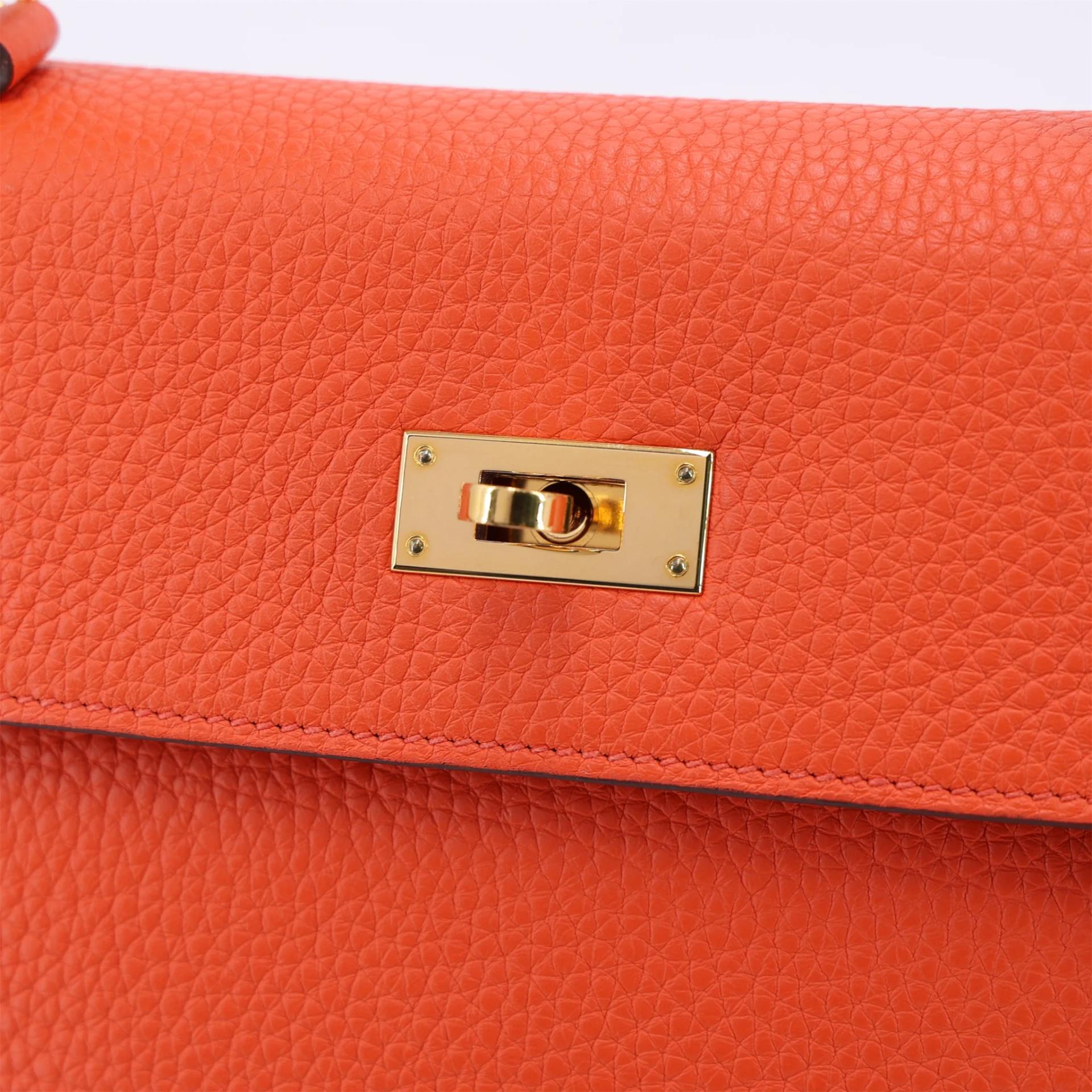 Very Good ( Rank A) HERMÈS Kelly 28 Orange Poppy (8V) Clemence Gold hardware T (2015) - 11