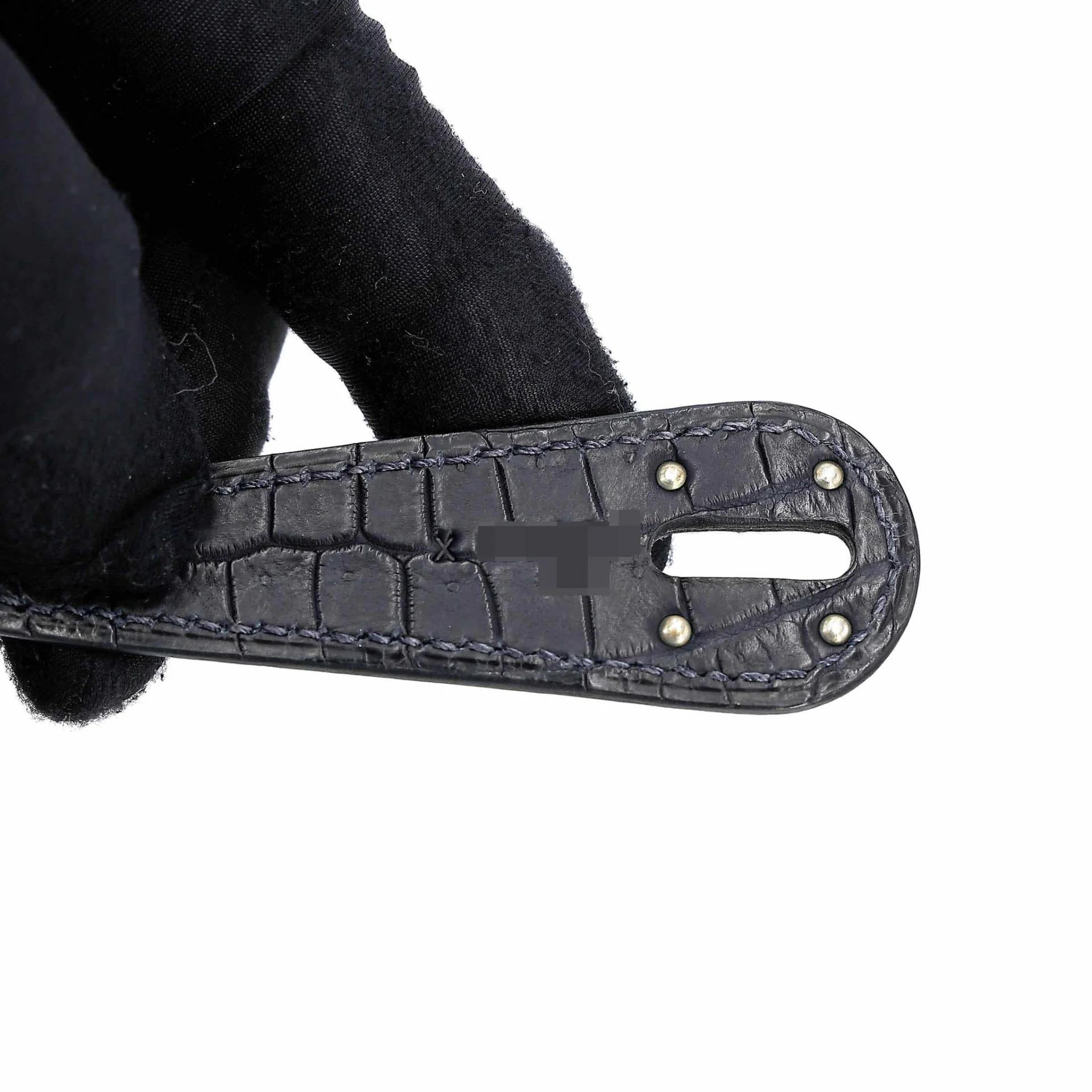 Very Good ( Rank A) HERMÈS Lindy 26 Bleu Indigo (76) Matte Niloticus Crocodile Palladium hardware X (2016) - 18