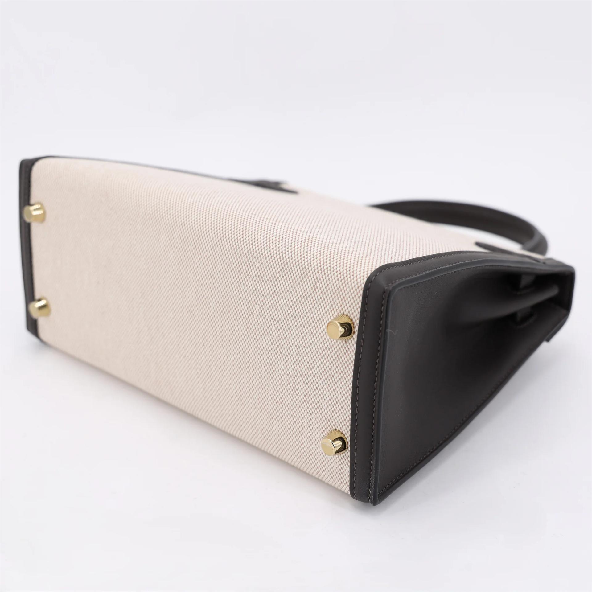 全新 HERMÈS 愛馬仕 Kelly 25 外縫 Ecru色 T3 棗棕色 Bai Brun Toile H 帆布 Swift牛皮 金扣 G刻 2026年 - 7